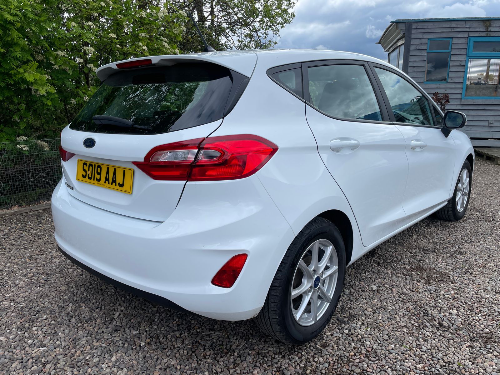 2019 Ford Fiesta 1.0T EcoBoost Zetec Euro 6 (s/s) 5dr, exterior view 3