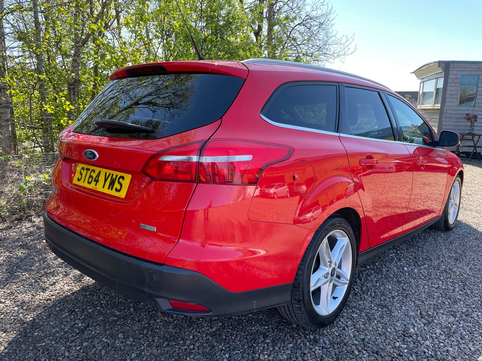 2015 Ford Focus 1.0T EcoBoost Zetec Estate 5dr Petrol Manual Euro 6 (s/s) (100 ps), exterior view 3