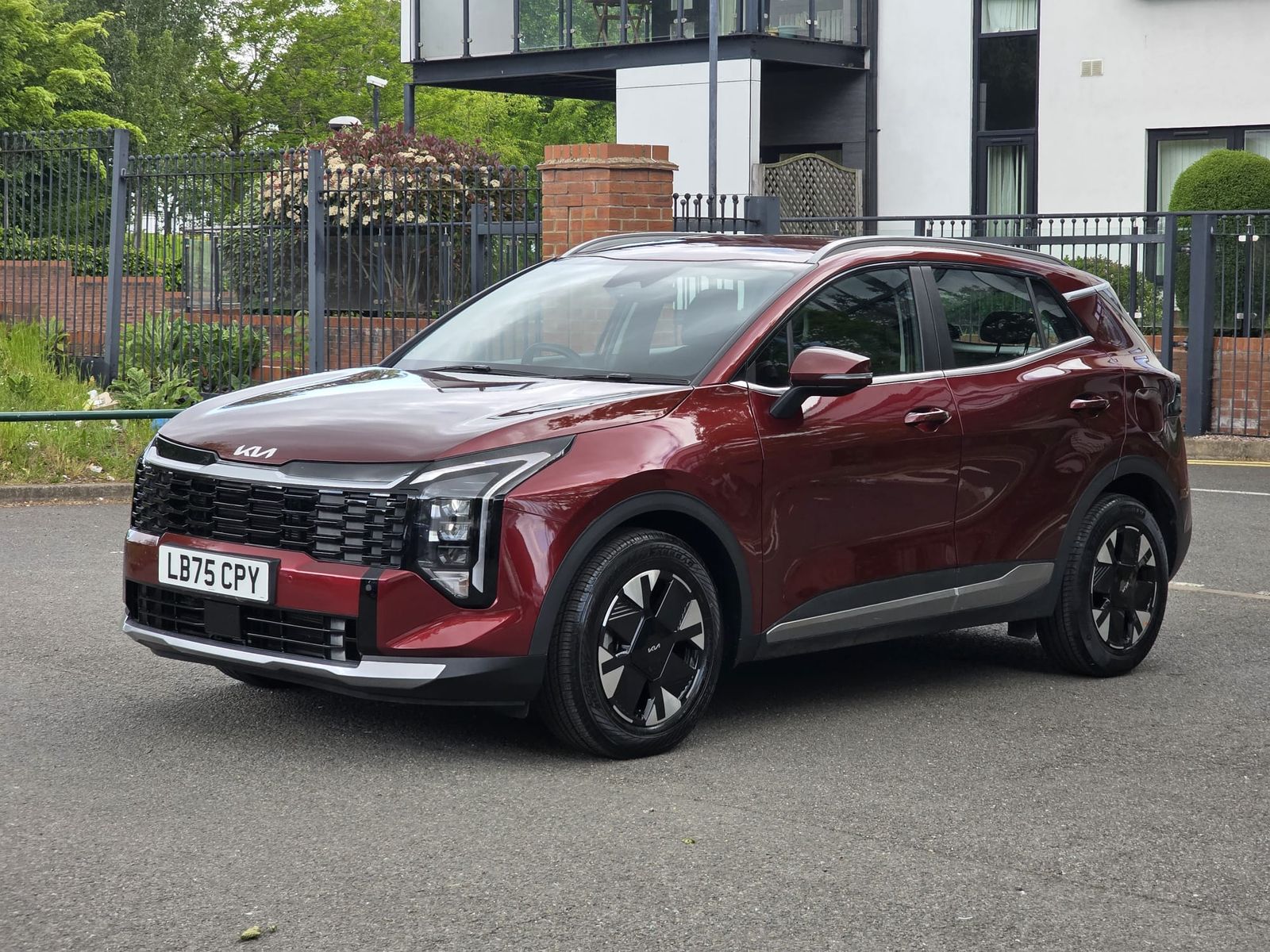 2025 Kia Sportage 1.6 T-GDi Pure SUV 5dr Petrol Manual Euro 6 (s/s) (147 bhp), exterior view 3