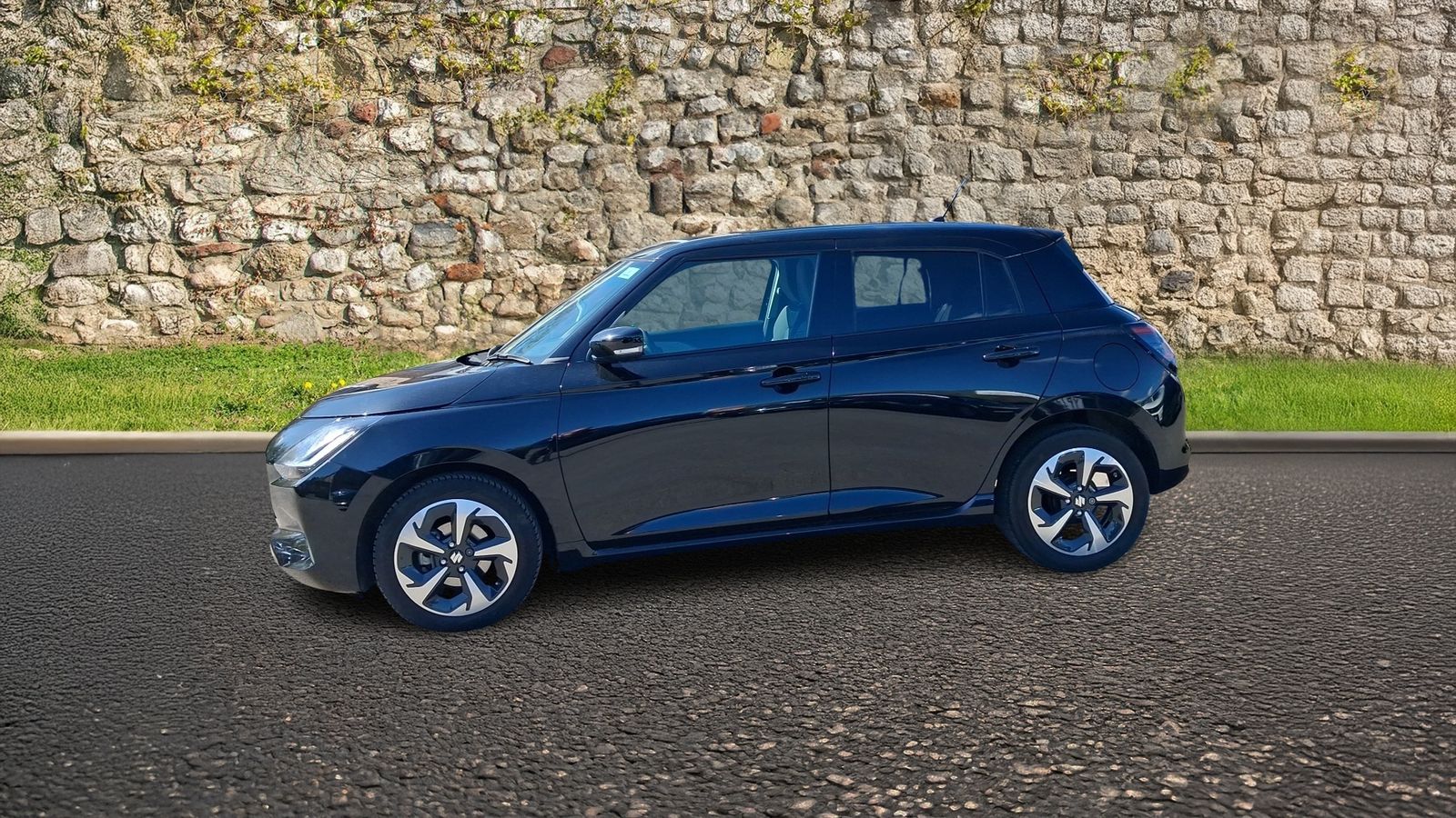 2025 Suzuki Swift 1.2 MHEV Ultra Hatchback 5dr Petrol Hybrid Manual Euro 6 (s/s) (82 ps), exterior view 4