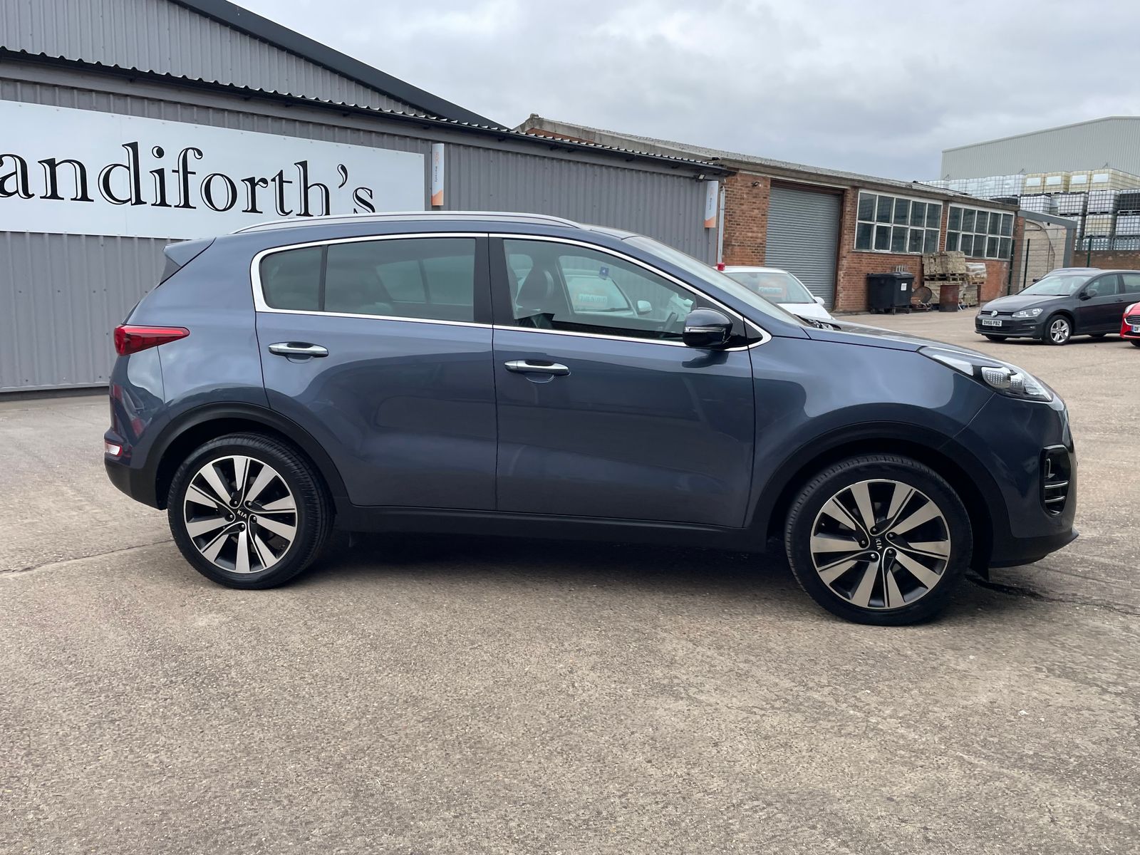 Kia Sportage 1.7 CRDi 3 SUV 5dr Diesel Manual Euro 6 (s/s) (114 bhp) 5dr Manual 2016