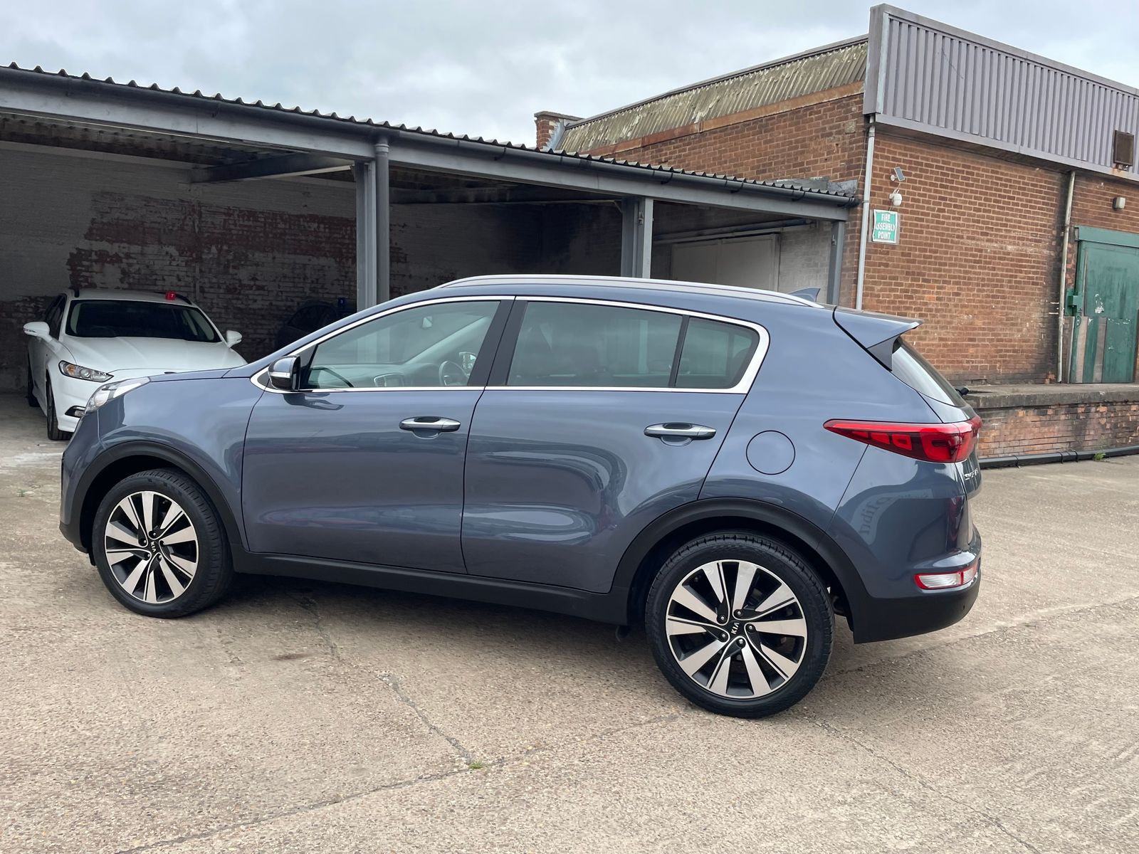 Kia Sportage 1.7 CRDi 3 SUV 5dr Diesel Manual Euro 6 (s/s) (114 bhp) 5dr Manual 2016