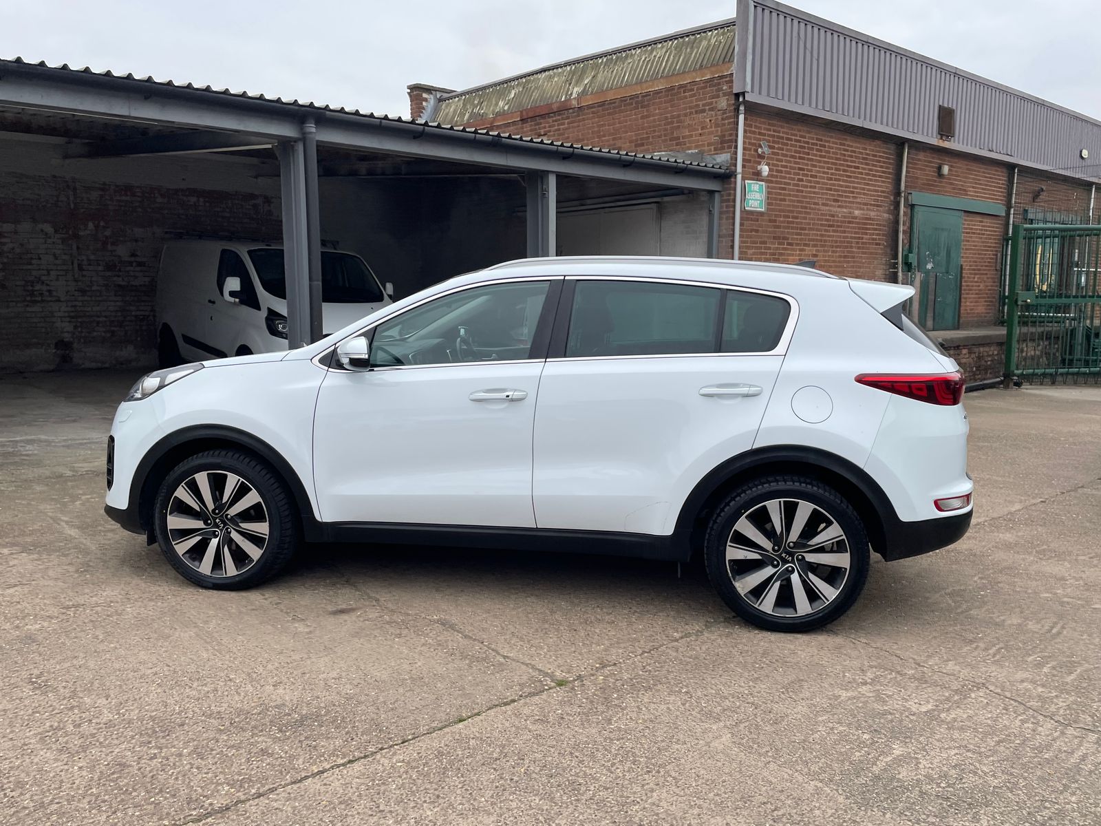 Kia Sportage 1.7 CRDi 4 SUV 5dr Diesel Manual Euro 6 (s/s) (114 bhp) 5dr Manual 2017
