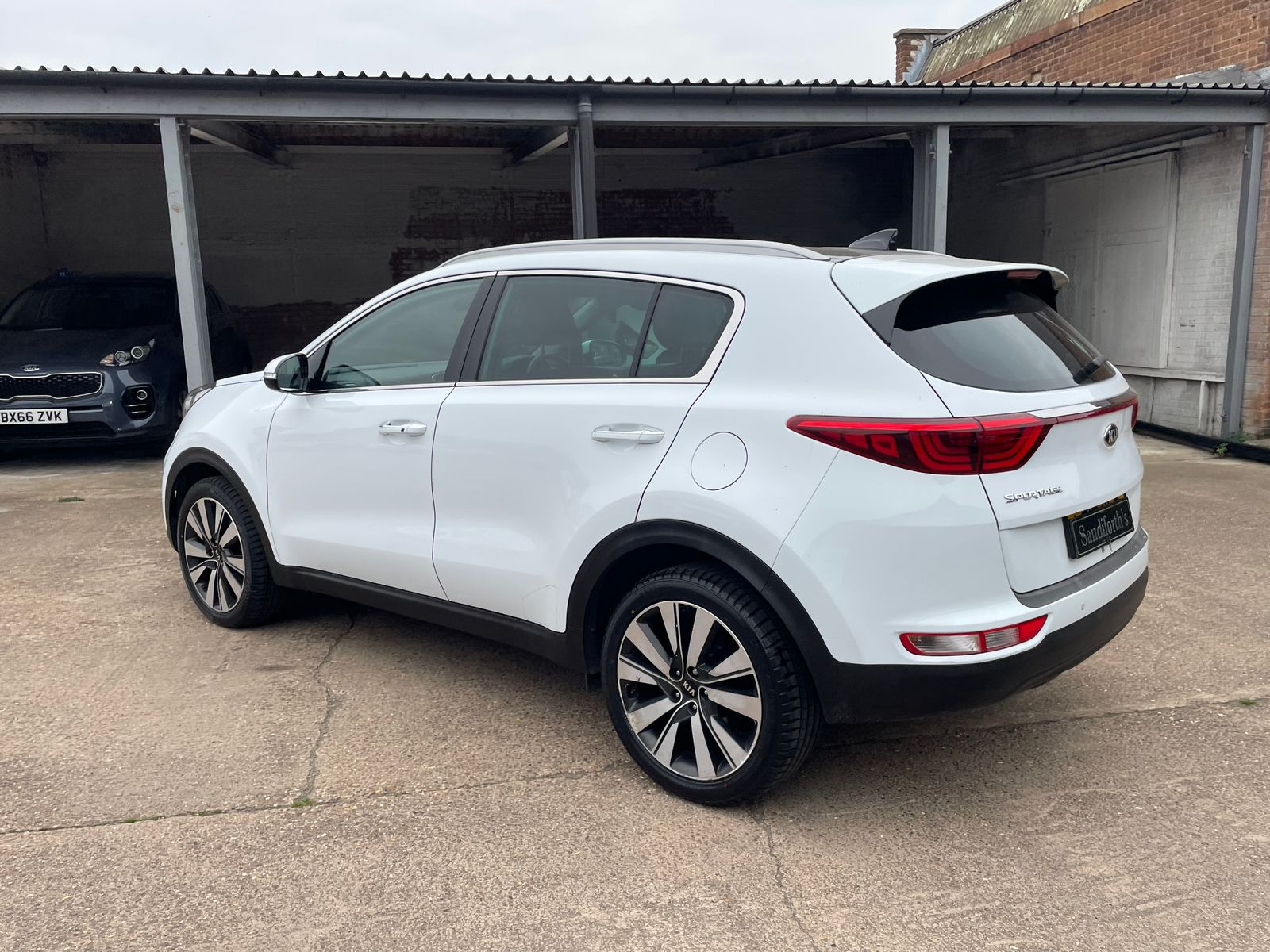 Kia Sportage 1.7 CRDi 4 SUV 5dr Diesel Manual Euro 6 (s/s) (114 bhp) 5dr Manual 2017