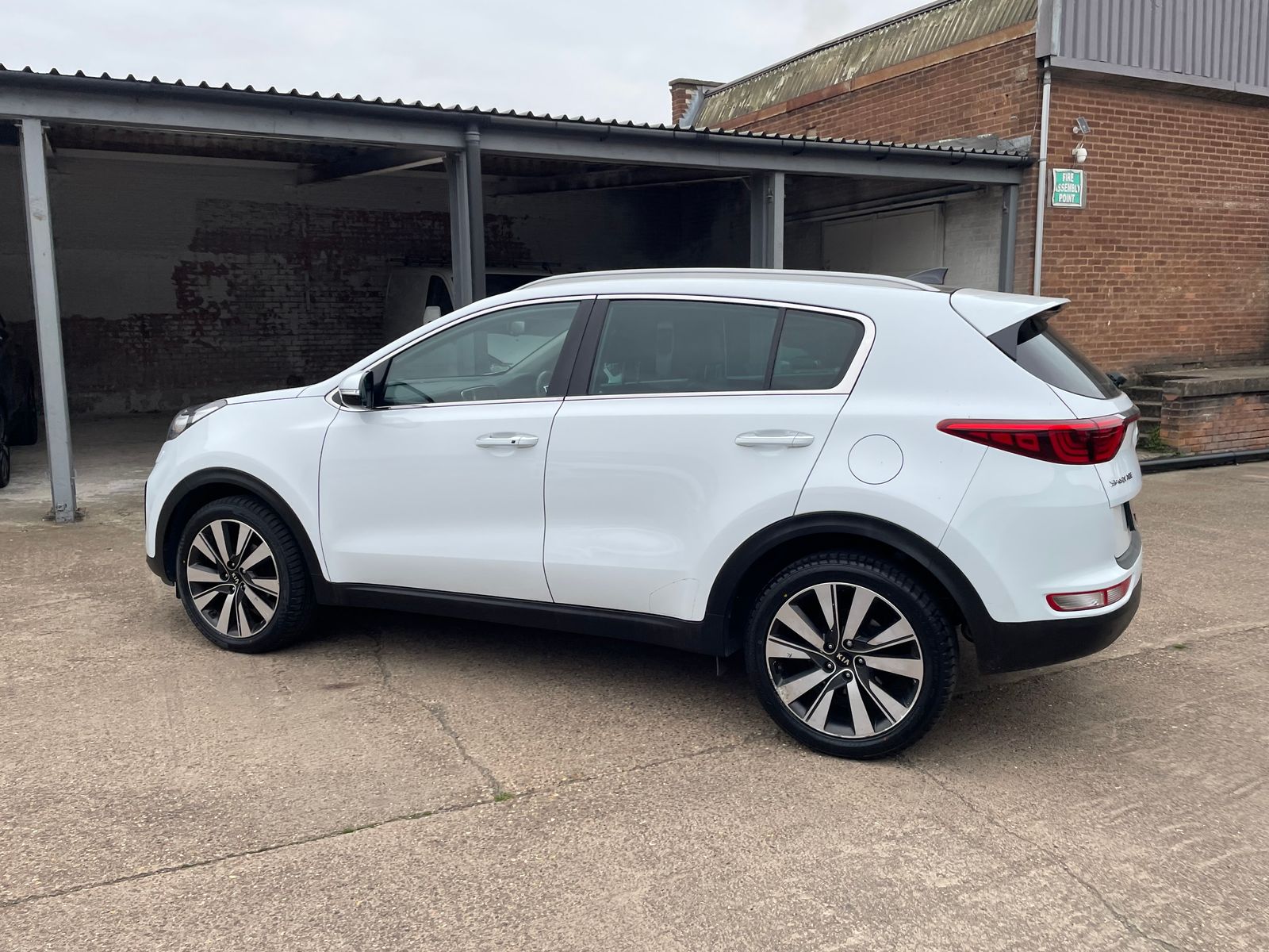 Kia Sportage 1.7 CRDi 4 SUV 5dr Diesel Manual Euro 6 (s/s) (114 bhp) 5dr Manual 2017