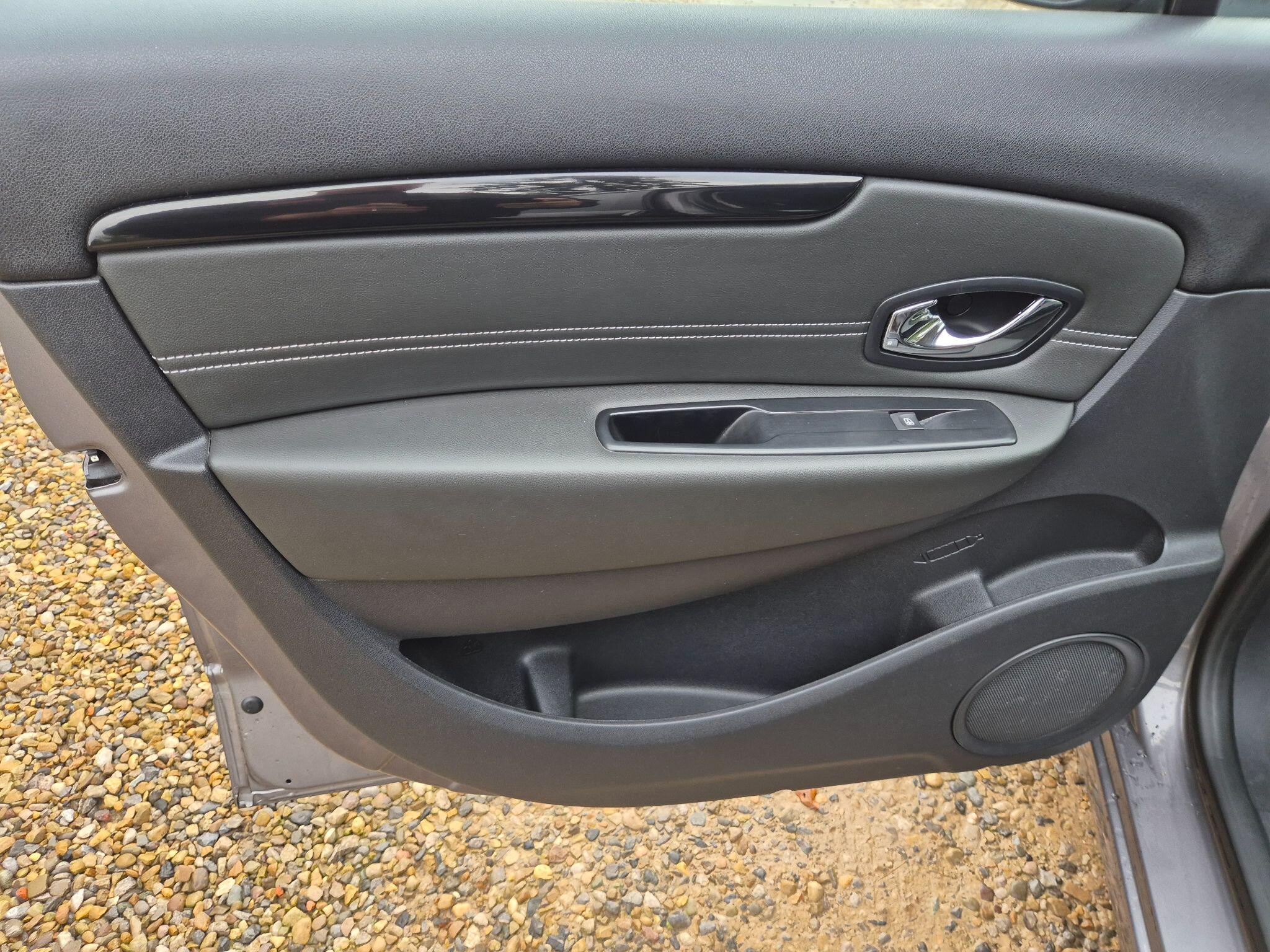 Renault Scenic 1.5 dCi Dynamique Nav Euro 6 (s/s) 5dr 5dr Manual 2015