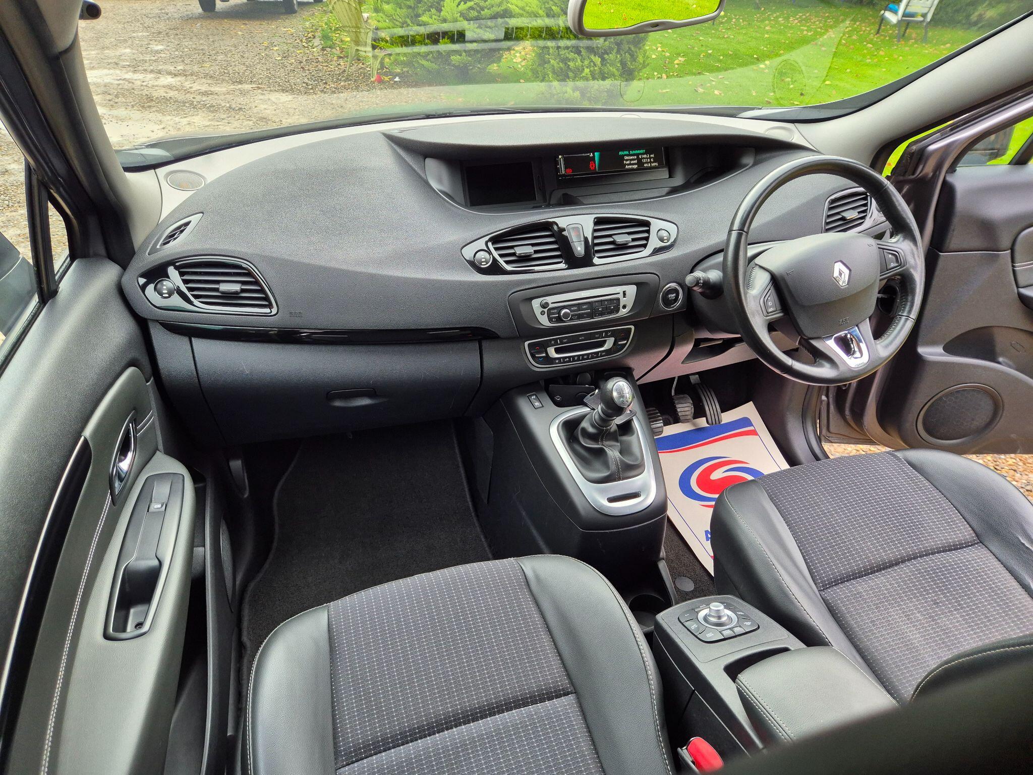 Renault Scenic 1.5 dCi Dynamique Nav Euro 6 (s/s) 5dr 5dr Manual 2015