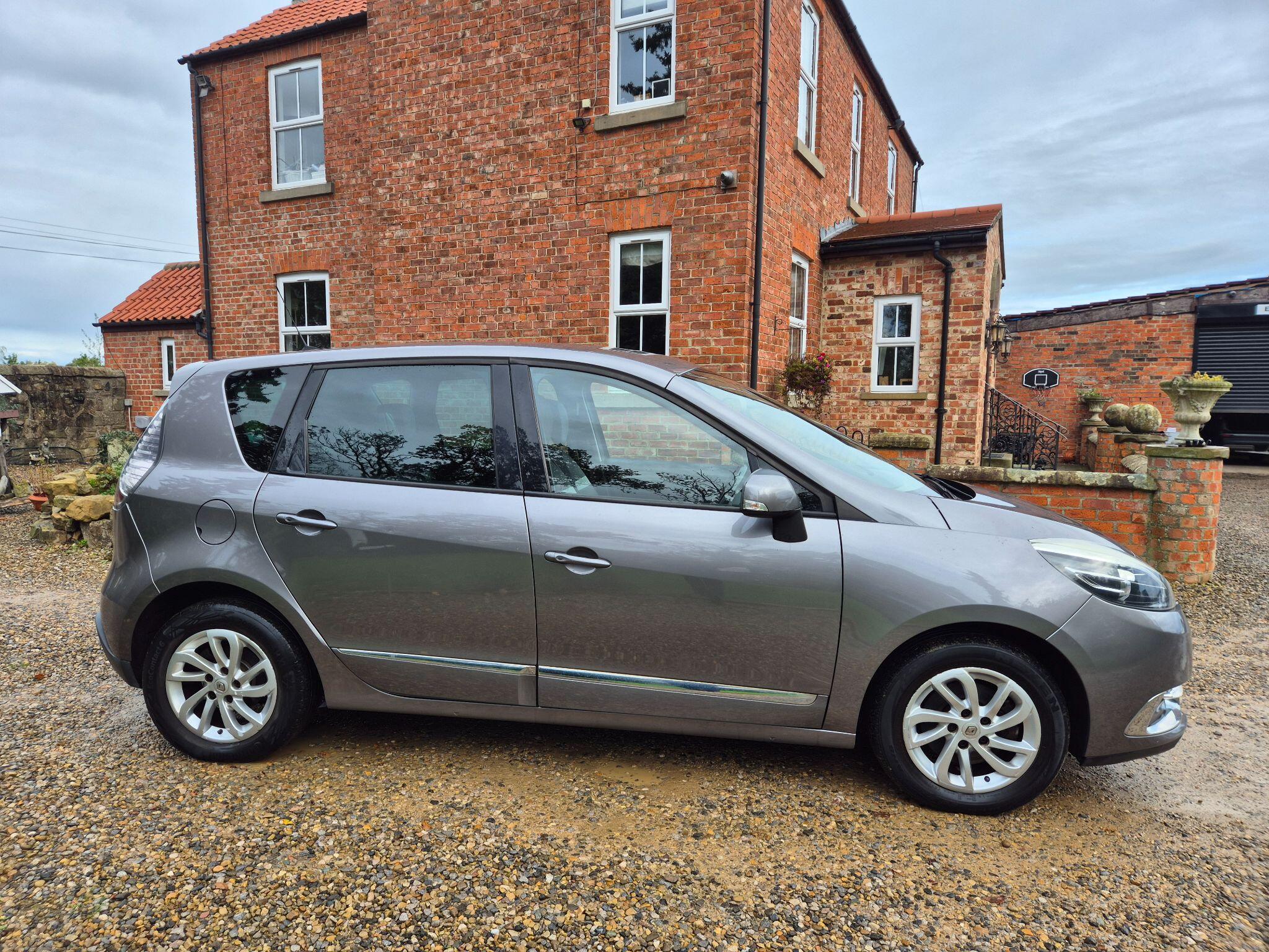 Renault Scenic 1.5 dCi Dynamique Nav Euro 6 (s/s) 5dr 5dr Manual 2015