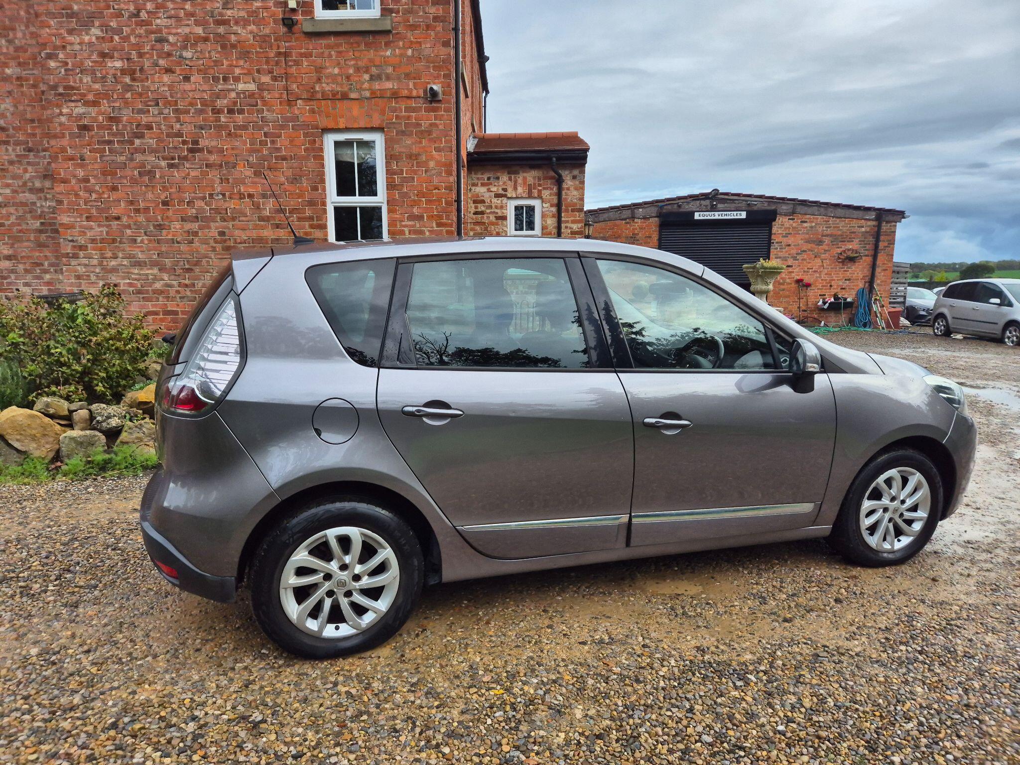 Renault Scenic 1.5 dCi Dynamique Nav Euro 6 (s/s) 5dr 5dr Manual 2015