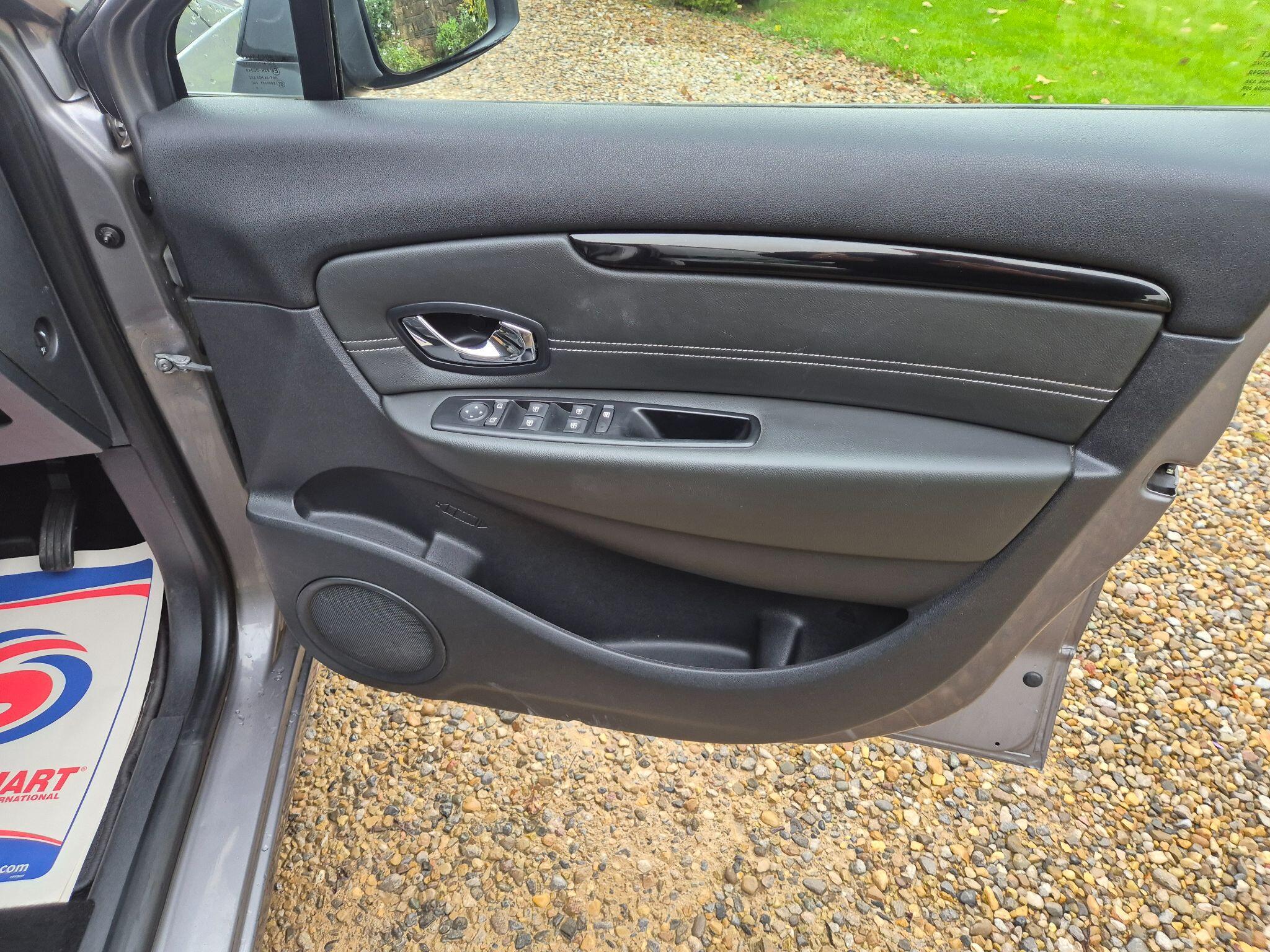 Renault Scenic 1.5 dCi Dynamique Nav Euro 6 (s/s) 5dr 5dr Manual 2015