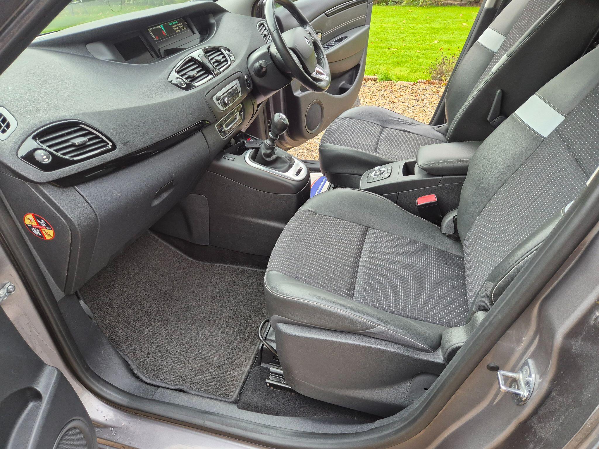 Renault Scenic 1.5 dCi Dynamique Nav Euro 6 (s/s) 5dr 5dr Manual 2015