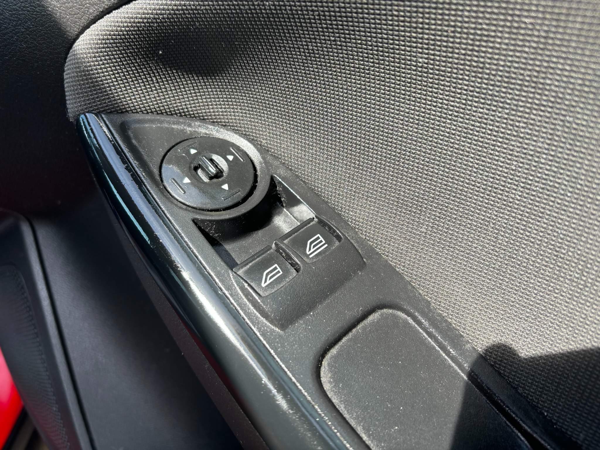 Ford Focus 1.6 TDCi Zetec Euro 5 (s/s) 5dr 5dr Manual 2025