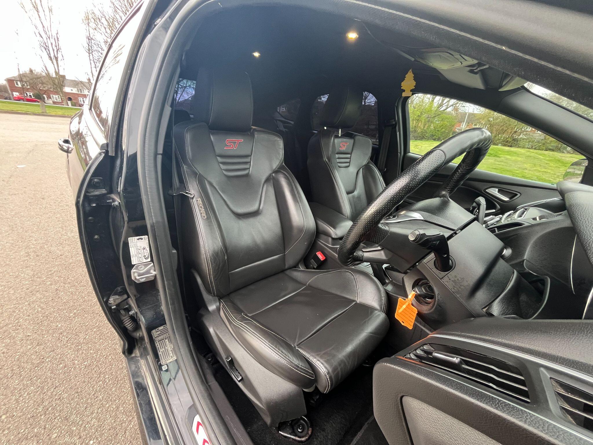 Ford Focus 2.0T EcoBoost ST-3 Euro 5 (s/s) 5dr 5dr Manual 2026