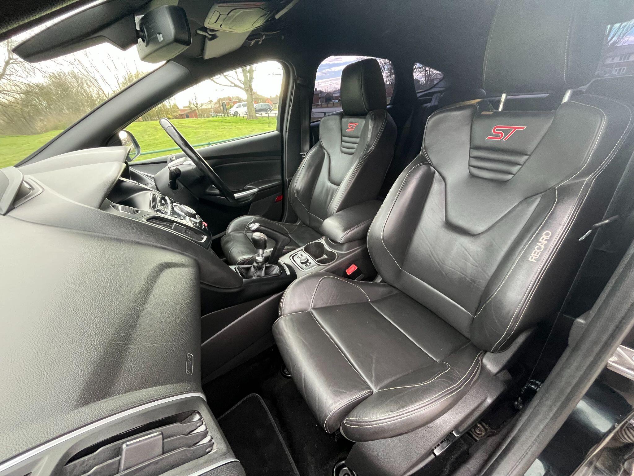 Ford Focus 2.0T EcoBoost ST-3 Euro 5 (s/s) 5dr 5dr Manual 2026