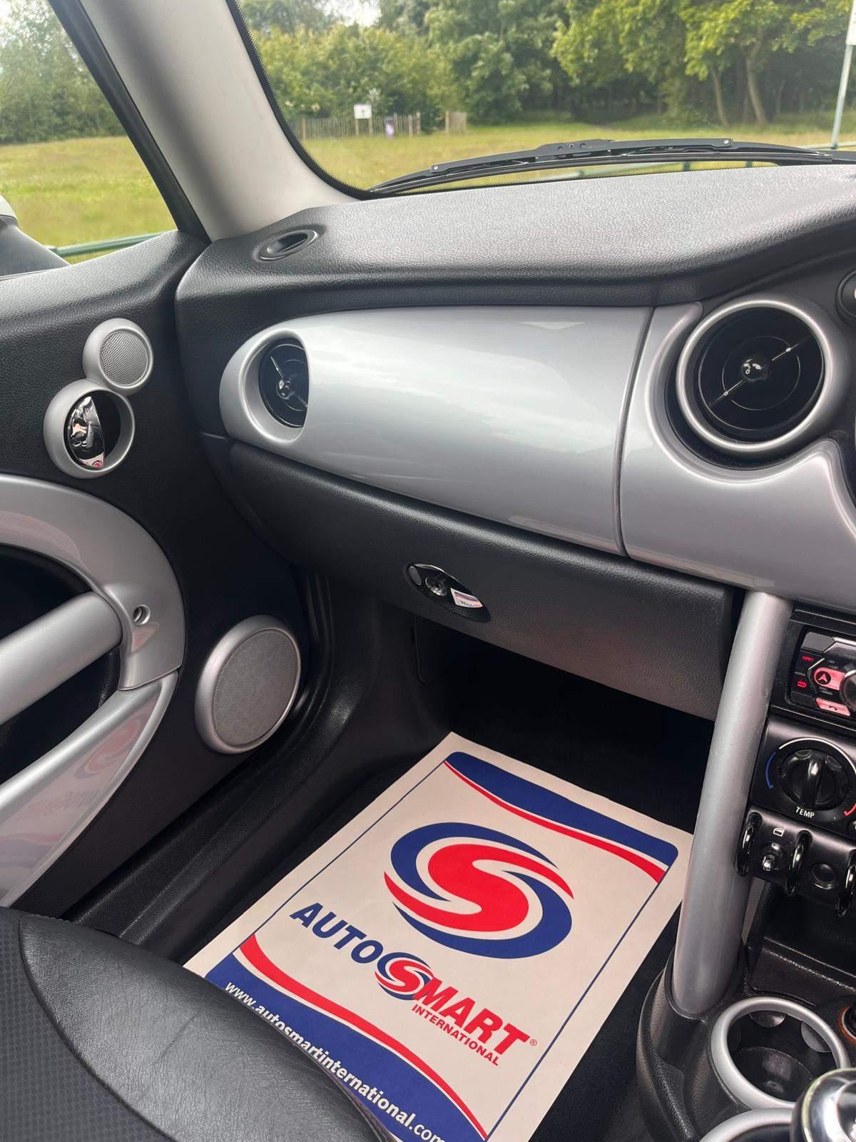 MINI Hatch 1.6 Cooper Euro 4 3dr 3dr Manual 2025