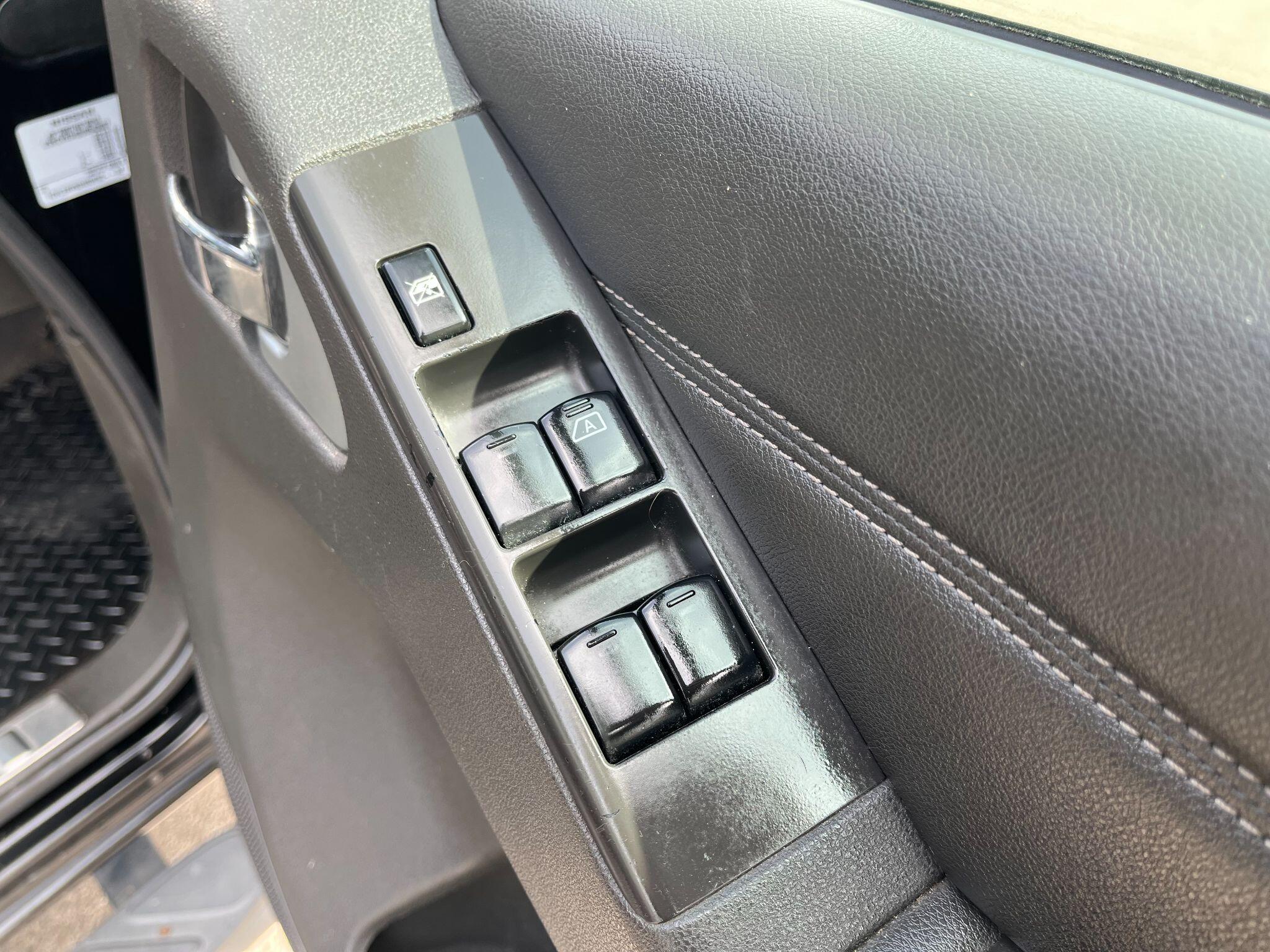 Nissan Navara 2.5 dCi Tekna Auto 4WD Euro 5 4dr 4dr Automatic 2026