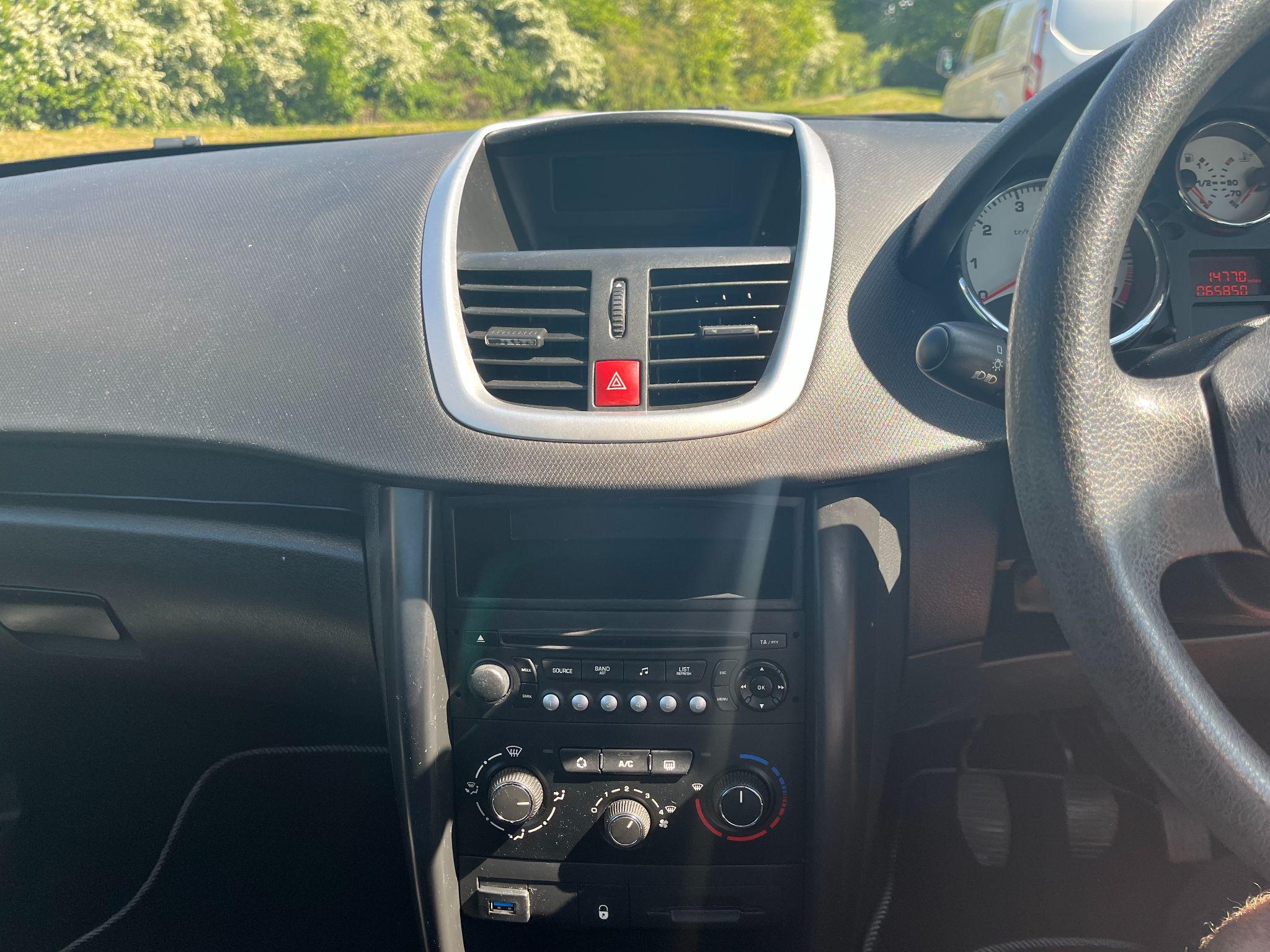 Peugeot 207 1.4 VTi S Euro 5 3dr (A/C) 3dr Manual 2025