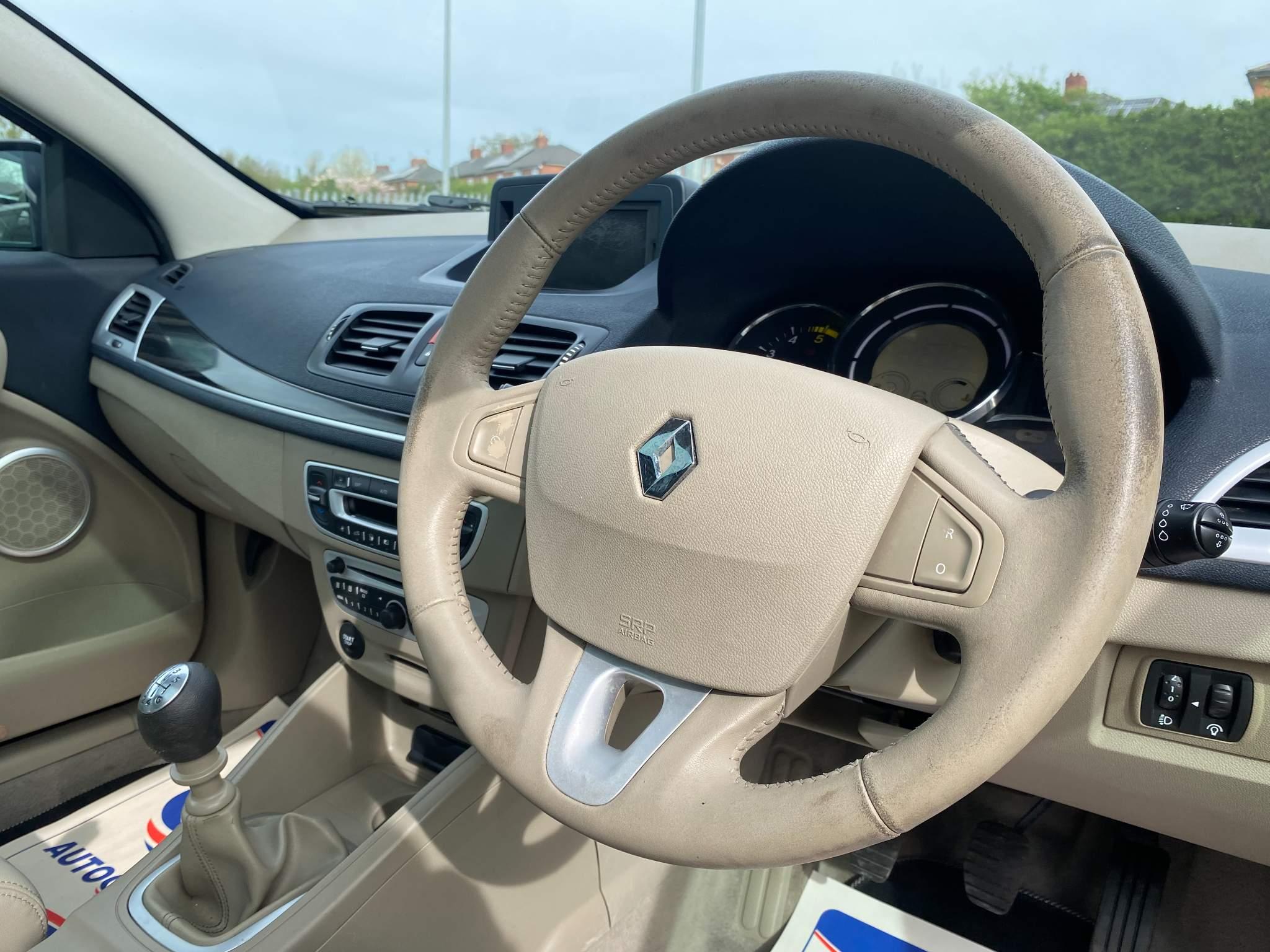 Renault Megane 1.9L PRIVILEGE DCI Coupe 3dr Diesel Manual Euro 4 (130 bhp) 3dr Manual 2025