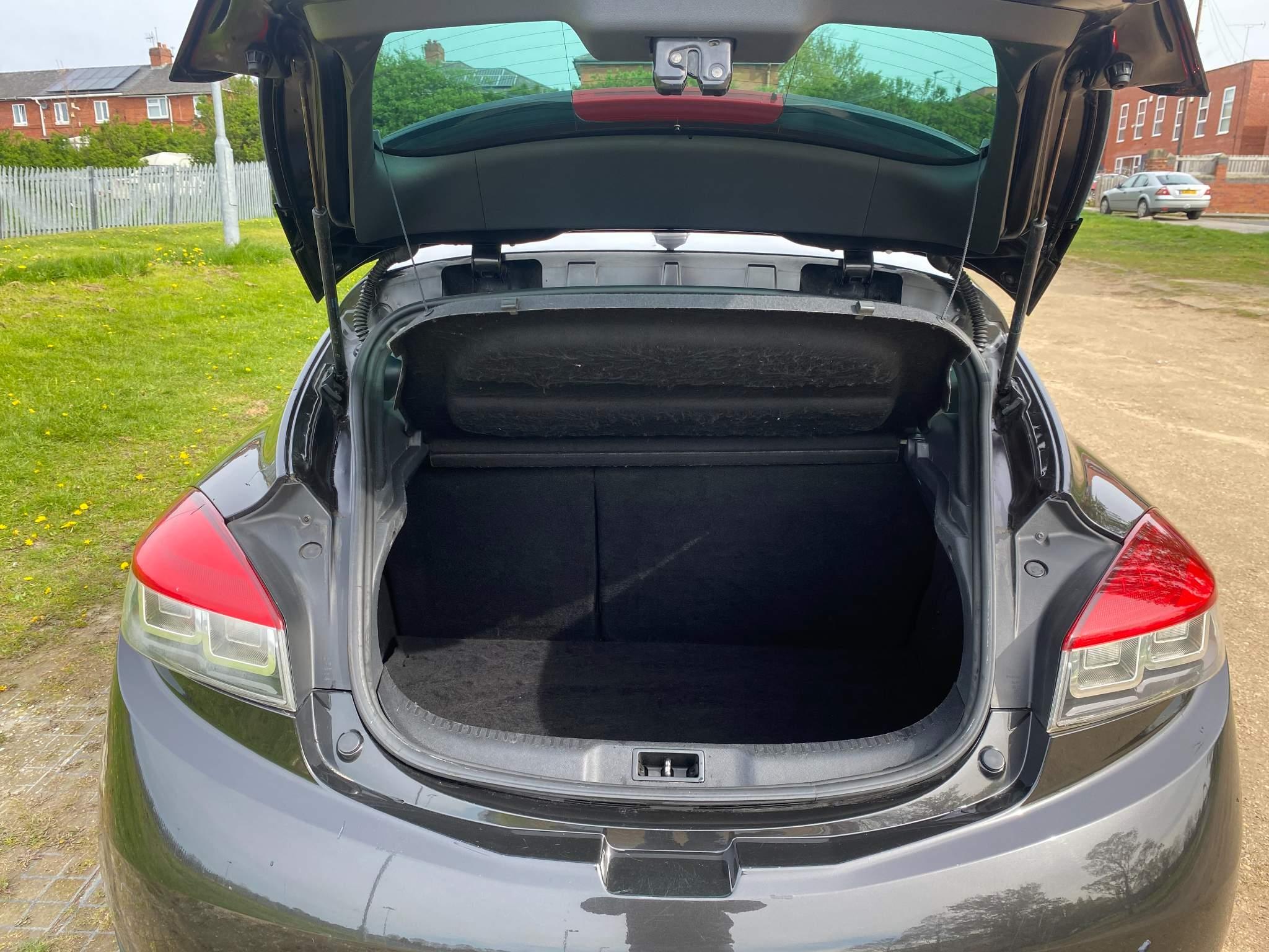 Renault Megane 1.9L PRIVILEGE DCI Coupe 3dr Diesel Manual Euro 4 (130 bhp) 3dr Manual 2025