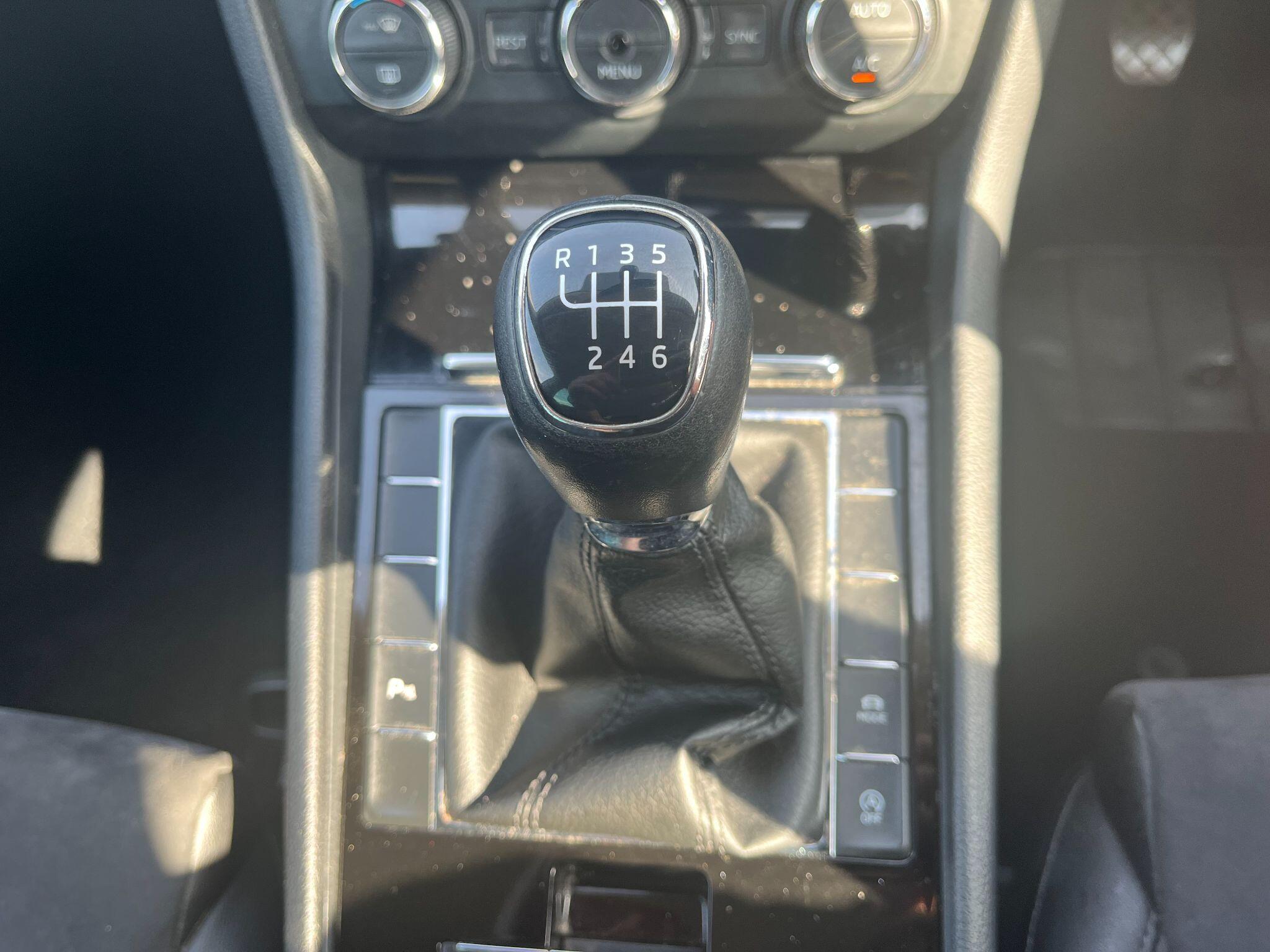 Skoda Superb 2.0 TDI SE Business Euro 6 (s/s) 5dr 5dr Manual 2025