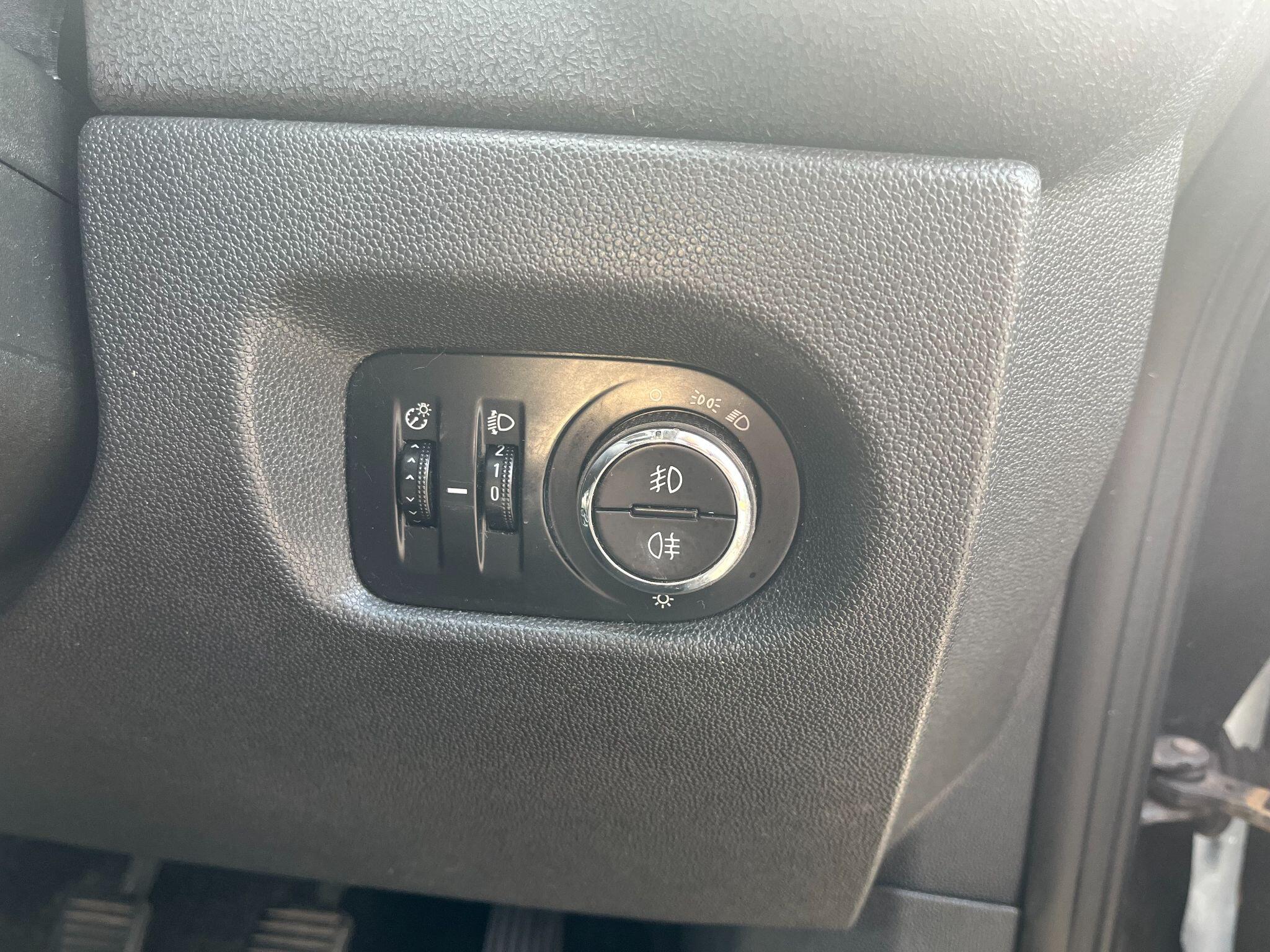 Vauxhall Corsa 1.2i ecoFLEX 16V SXi Euro 5 (s/s) 3dr (A/C) 3dr Manual 2025