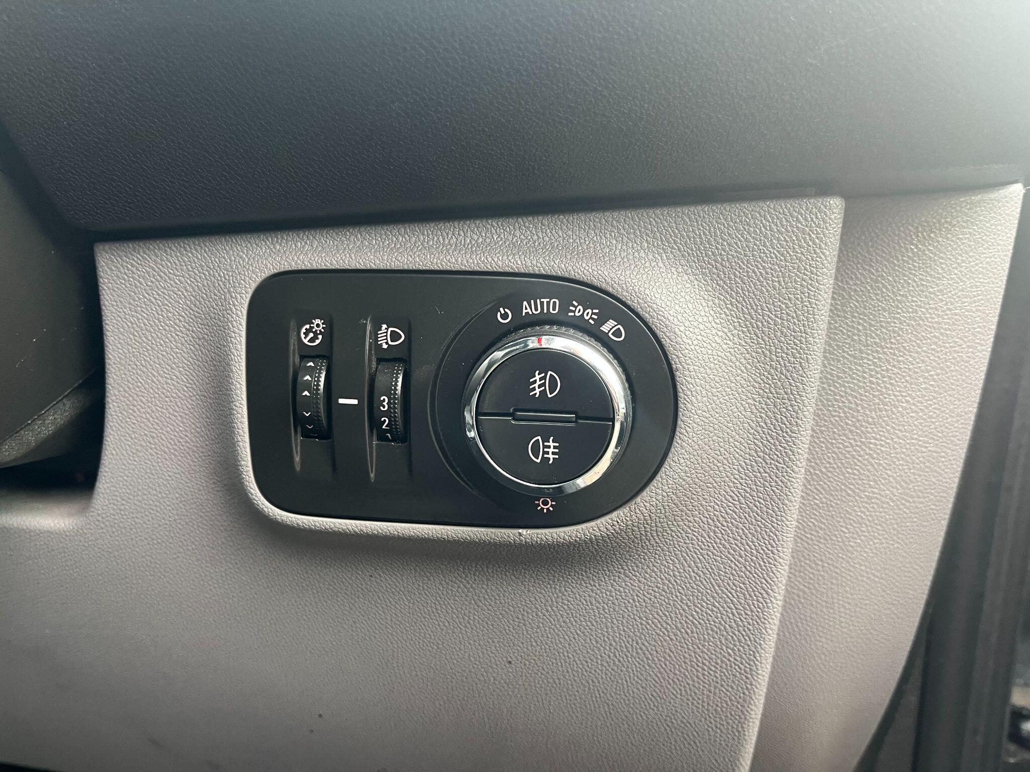 Vauxhall Corsa 1.4i SE Auto Euro 6 3dr 3dr Automatic 2025