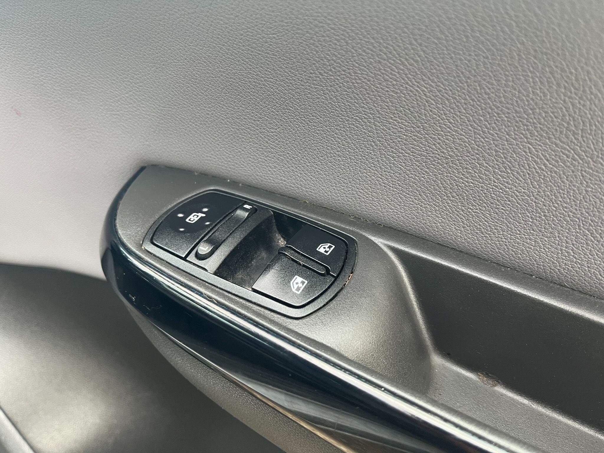 Vauxhall Corsa 1.4i SE Auto Euro 6 3dr 3dr Automatic 2025