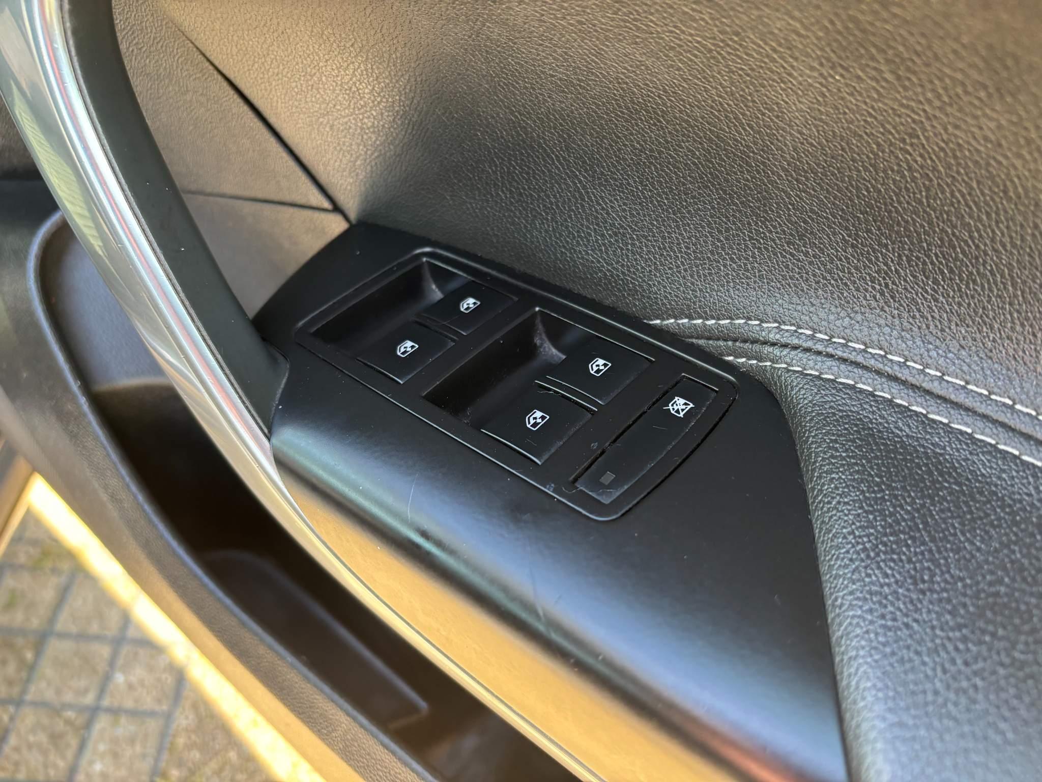 Vauxhall Insignia 2.0 CDTi ecoFLEX Elite Nav Euro 5 (s/s) 5dr 5dr Manual 2025