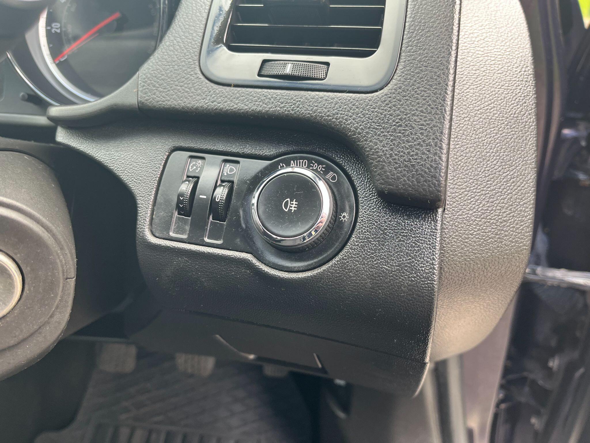 Vauxhall Insignia 2.0 CDTi ecoFLEX Exclusiv Sports Tourer Euro 5 (s/s) 5dr 5dr Manual 2025