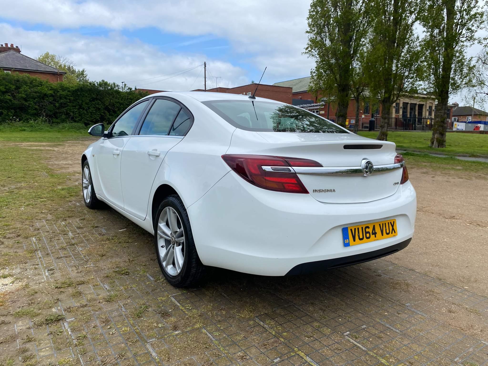 Vauxhall Insignia 2.0L DESIGN CDTI Saloon 4dr Diesel Manual Euro 5 (128 bhp) 4dr Manual 2025