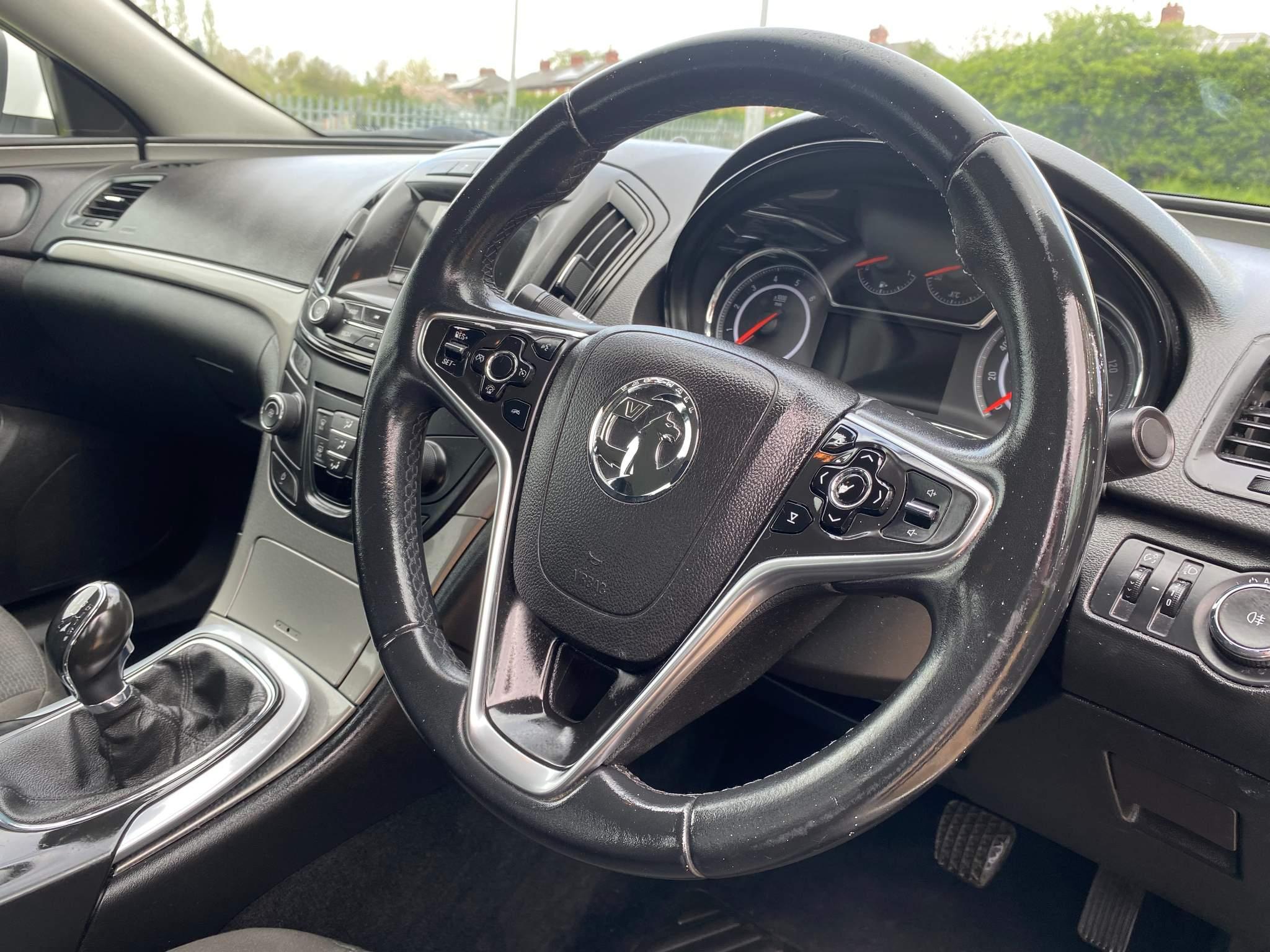 Vauxhall Insignia 2.0L DESIGN CDTI Saloon 4dr Diesel Manual Euro 5 (128 bhp) 4dr Manual 2025