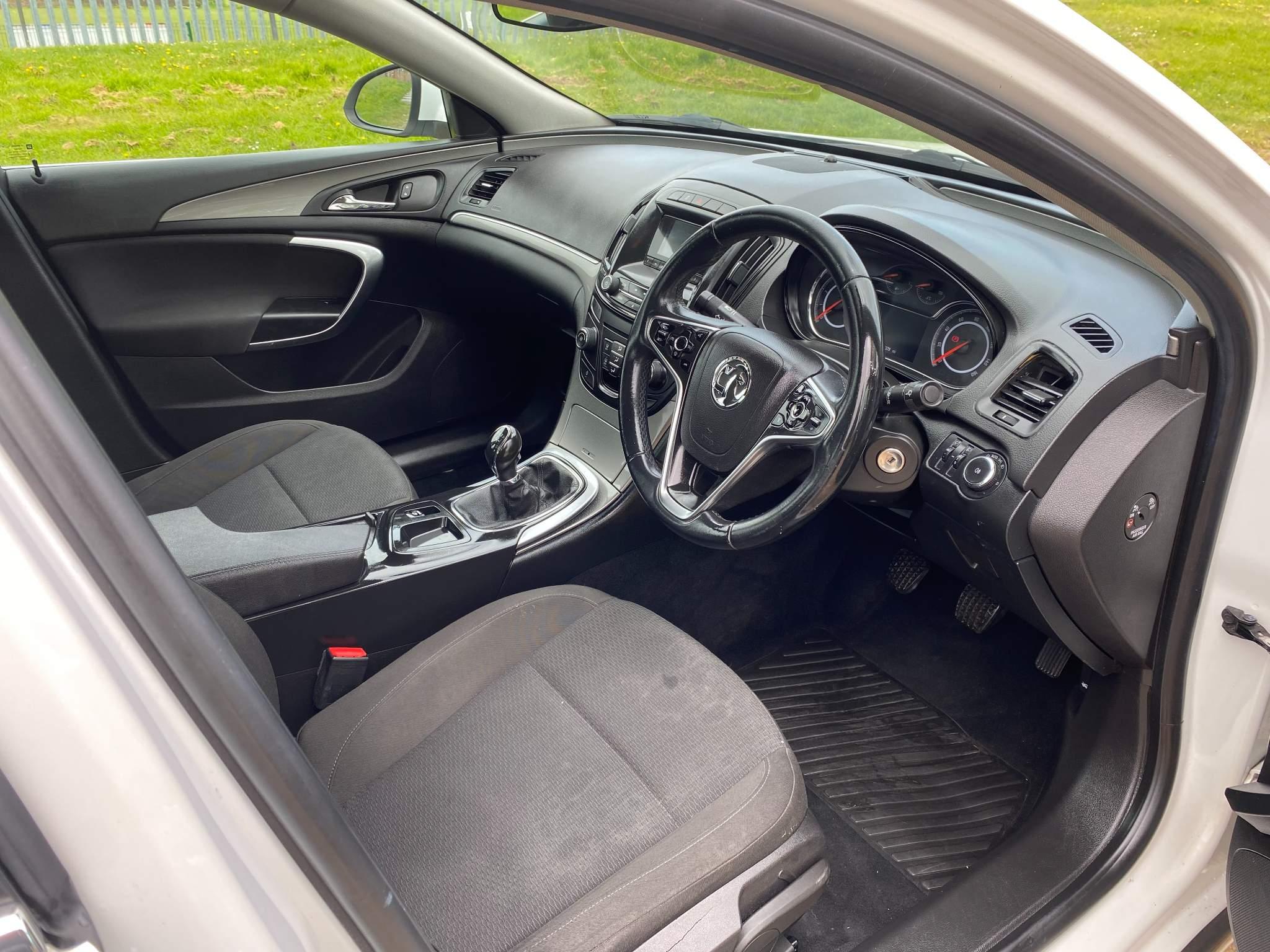 Vauxhall Insignia 2.0L DESIGN CDTI Saloon 4dr Diesel Manual Euro 5 (128 bhp) 4dr Manual 2025