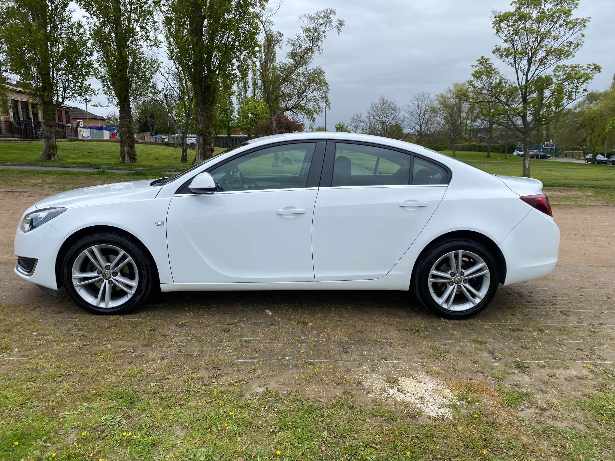 Vauxhall Insignia 2.0L DESIGN CDTI Saloon 4dr Diesel Manual Euro 5 (128 bhp) 4dr Manual 2025
