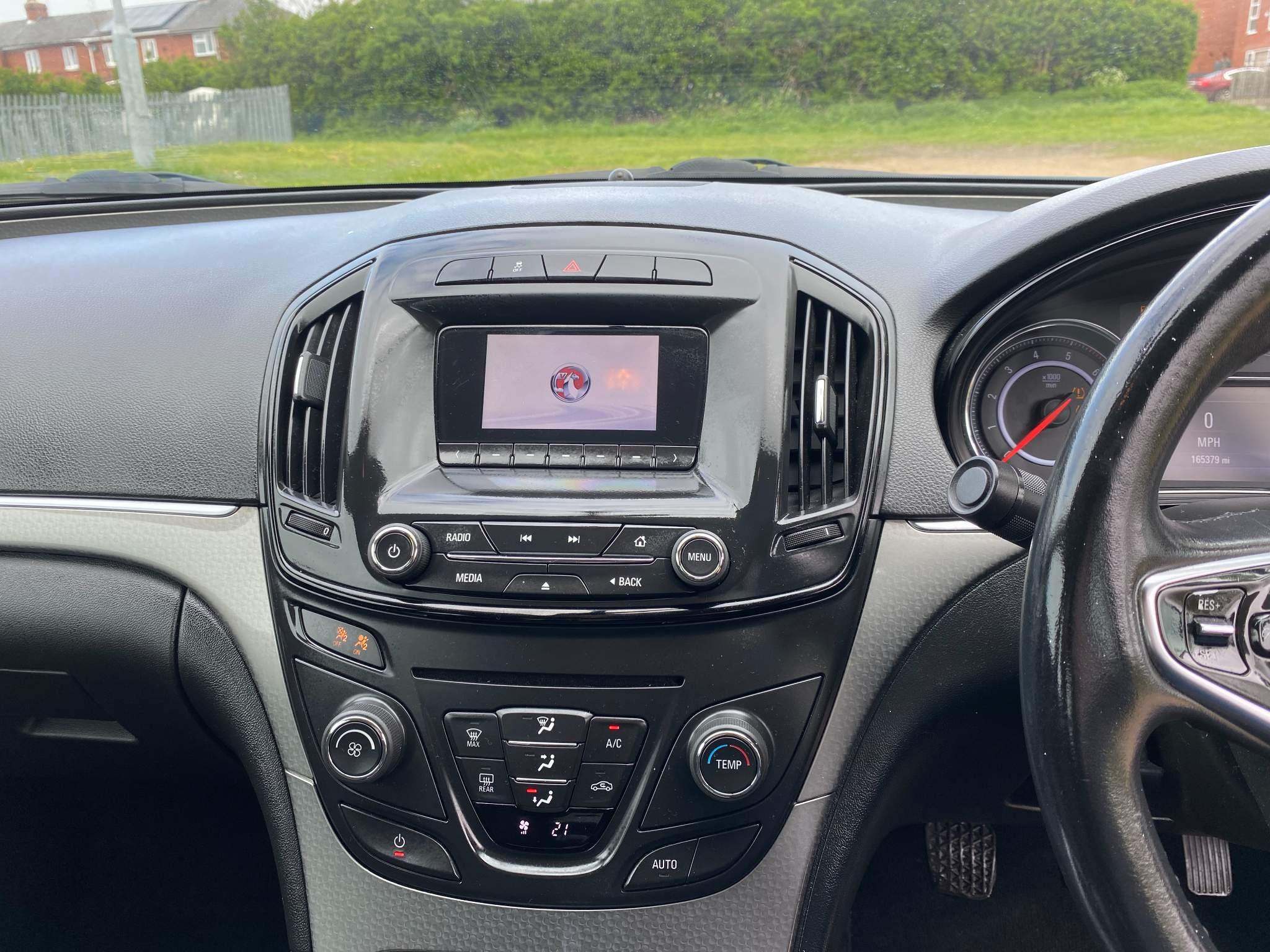 Vauxhall Insignia 2.0L DESIGN CDTI Saloon 4dr Diesel Manual Euro 5 (128 bhp) 4dr Manual 2025