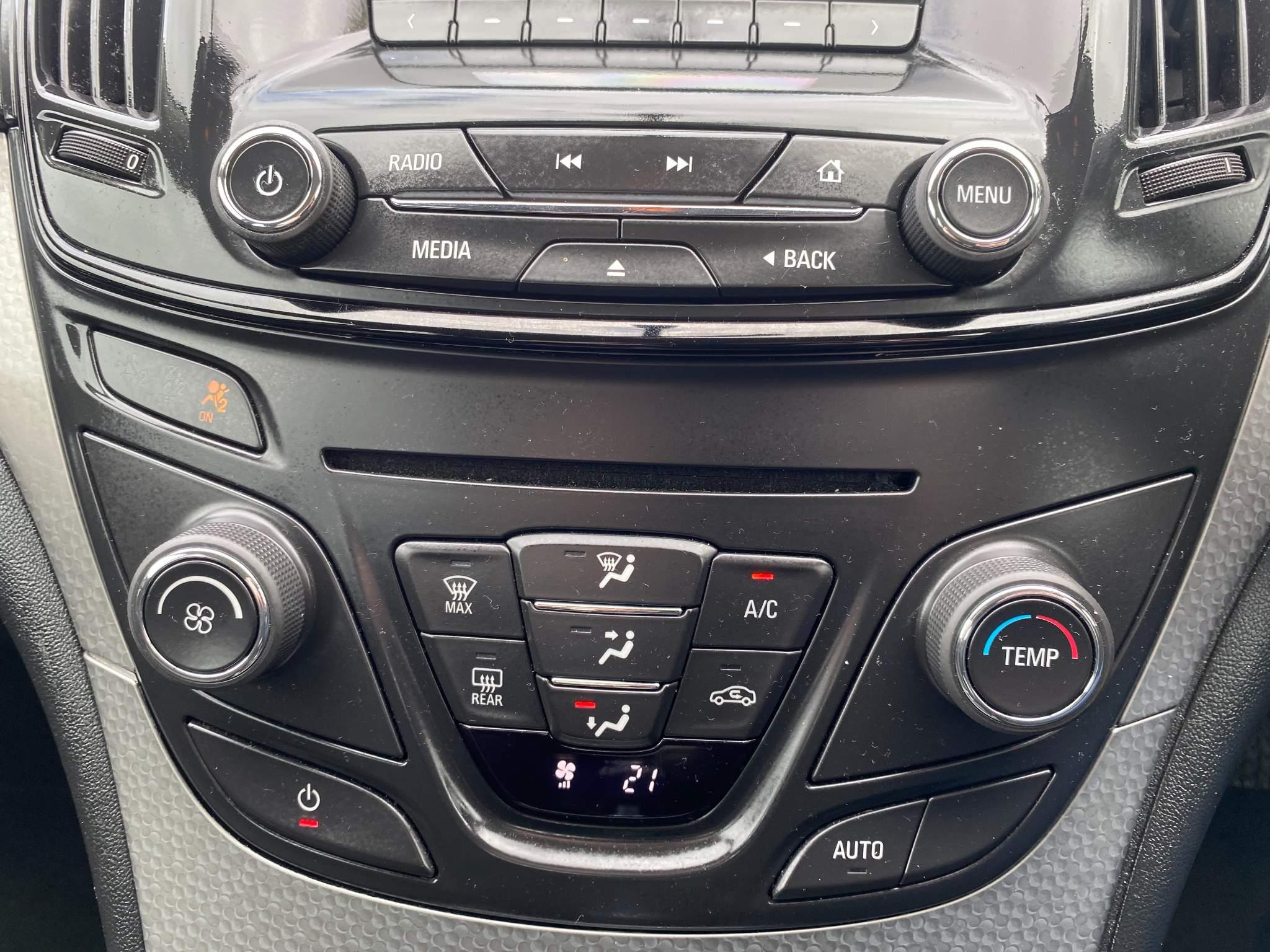 Vauxhall Insignia 2.0L DESIGN CDTI Saloon 4dr Diesel Manual Euro 5 (128 bhp) 4dr Manual 2025