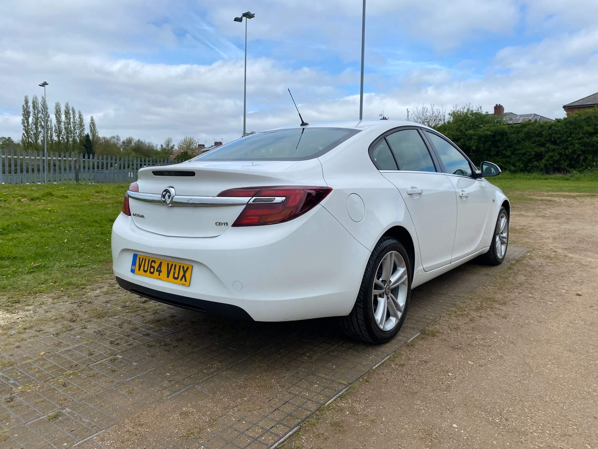 Vauxhall Insignia 2.0L DESIGN CDTI Saloon 4dr Diesel Manual Euro 5 (128 bhp) 4dr Manual 2025