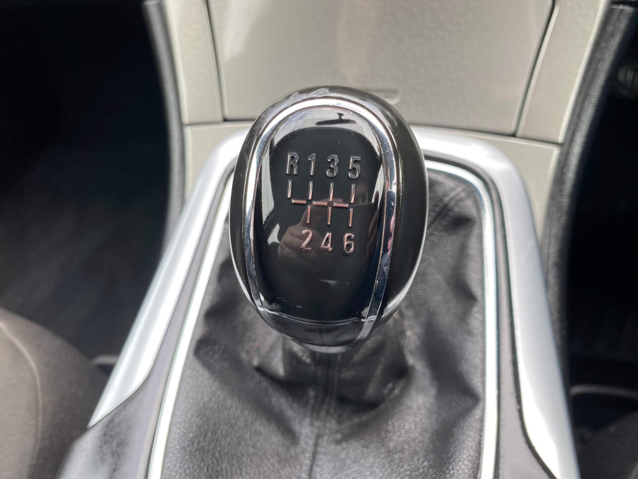 Vauxhall Insignia 2.0L DESIGN CDTI Saloon 4dr Diesel Manual Euro 5 (128 bhp) 4dr Manual 2025