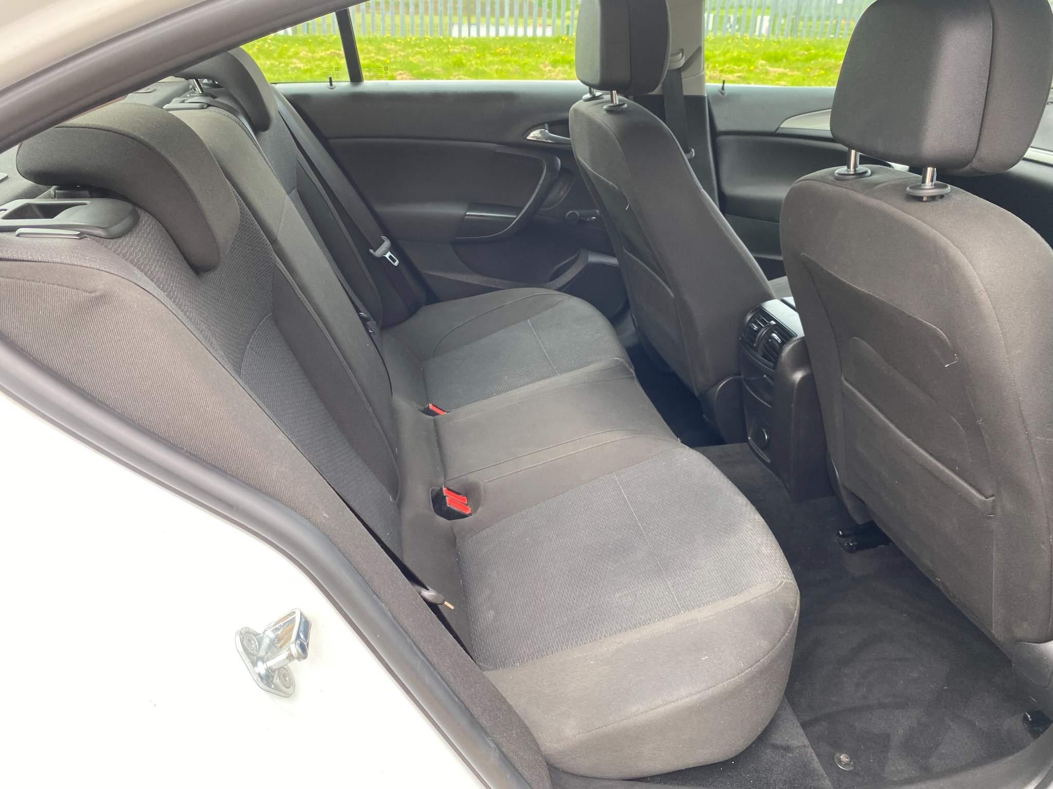 Vauxhall Insignia 2.0L DESIGN CDTI Saloon 4dr Diesel Manual Euro 5 (128 bhp) 4dr Manual 2025