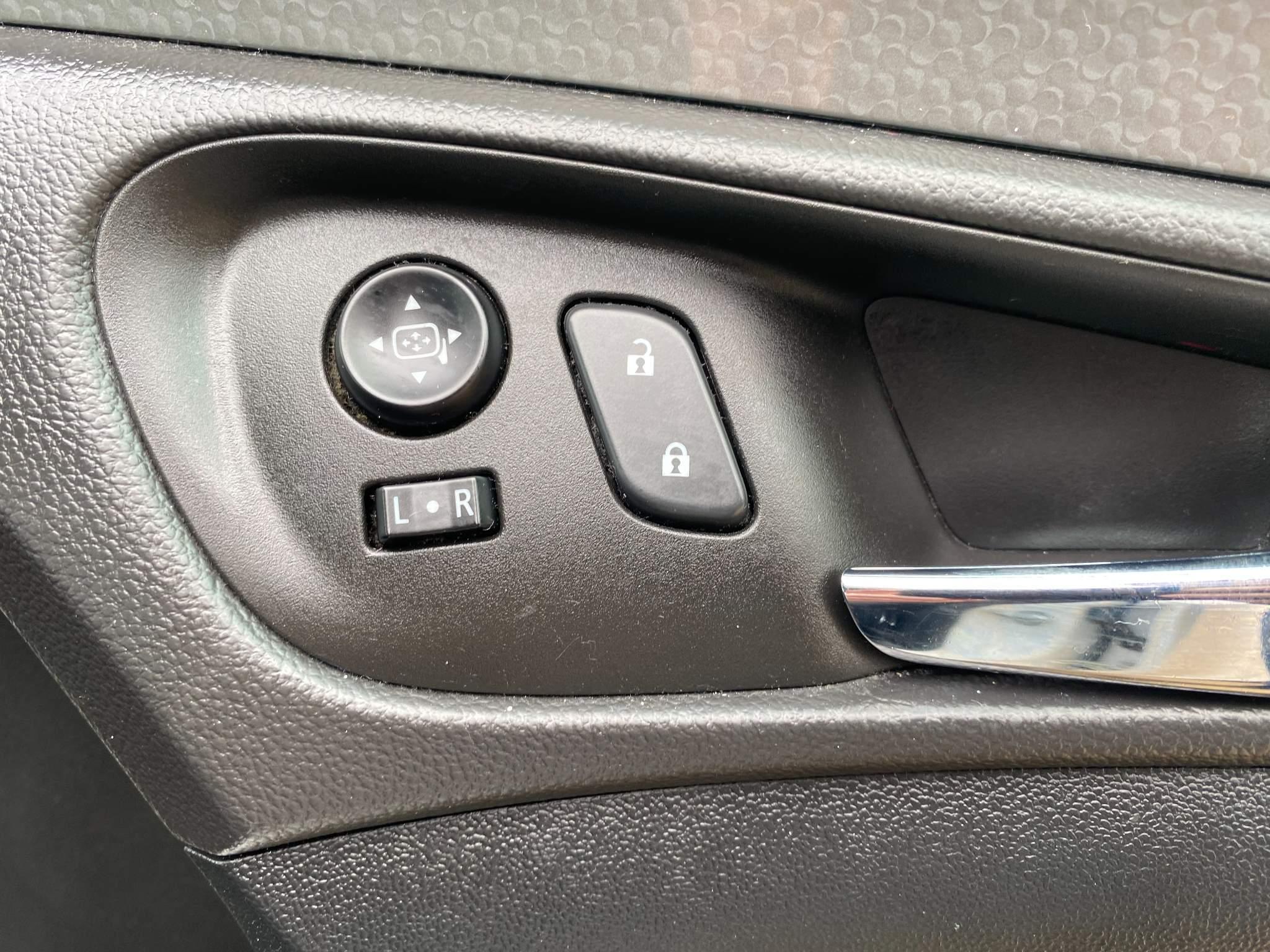 Vauxhall Insignia 2.0L DESIGN CDTI Saloon 4dr Diesel Manual Euro 5 (128 bhp) 4dr Manual 2025