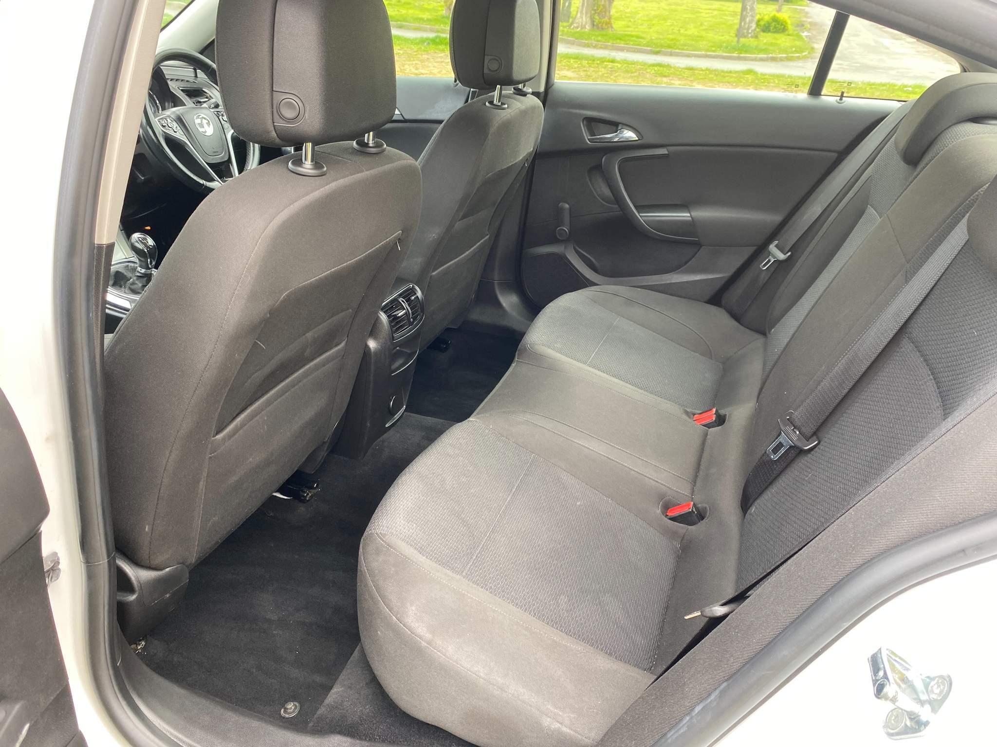 Vauxhall Insignia 2.0L DESIGN CDTI Saloon 4dr Diesel Manual Euro 5 (128 bhp) 4dr Manual 2025