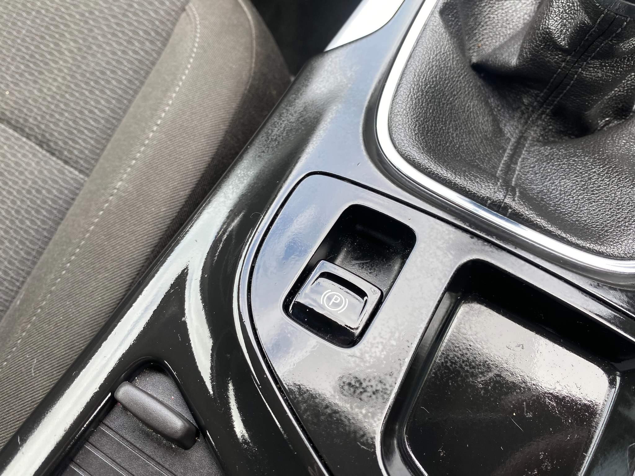 Vauxhall Insignia 2.0L DESIGN CDTI Saloon 4dr Diesel Manual Euro 5 (128 bhp) 4dr Manual 2025