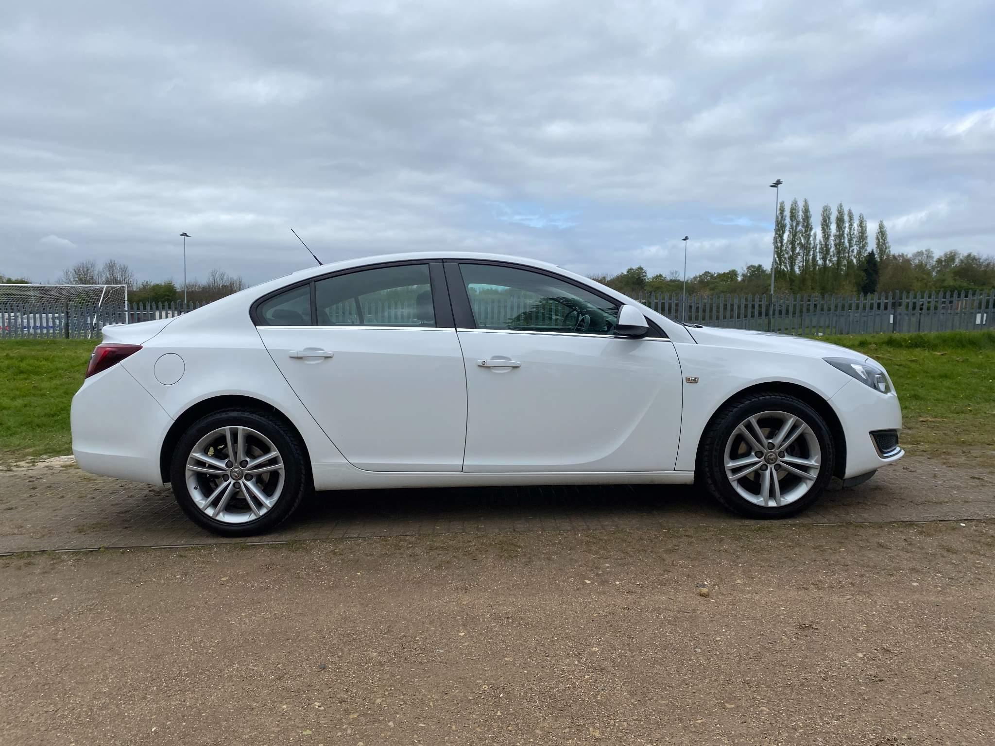 Vauxhall Insignia 2.0L DESIGN CDTI Saloon 4dr Diesel Manual Euro 5 (128 bhp) 4dr Manual 2025