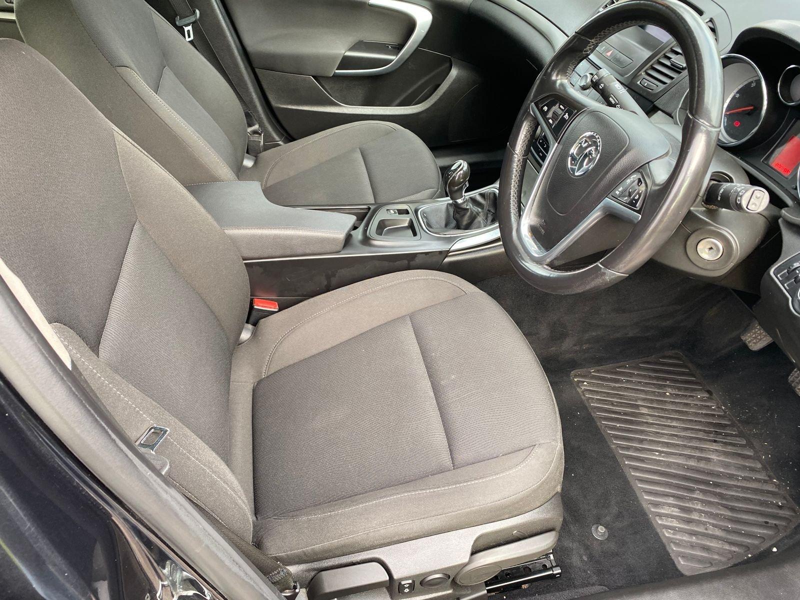 Vauxhall Insignia 2.0L EXCLUSIV CDTI Hatchback 5dr Diesel Manual Euro 5 (128 bhp) 5dr Manual 2025