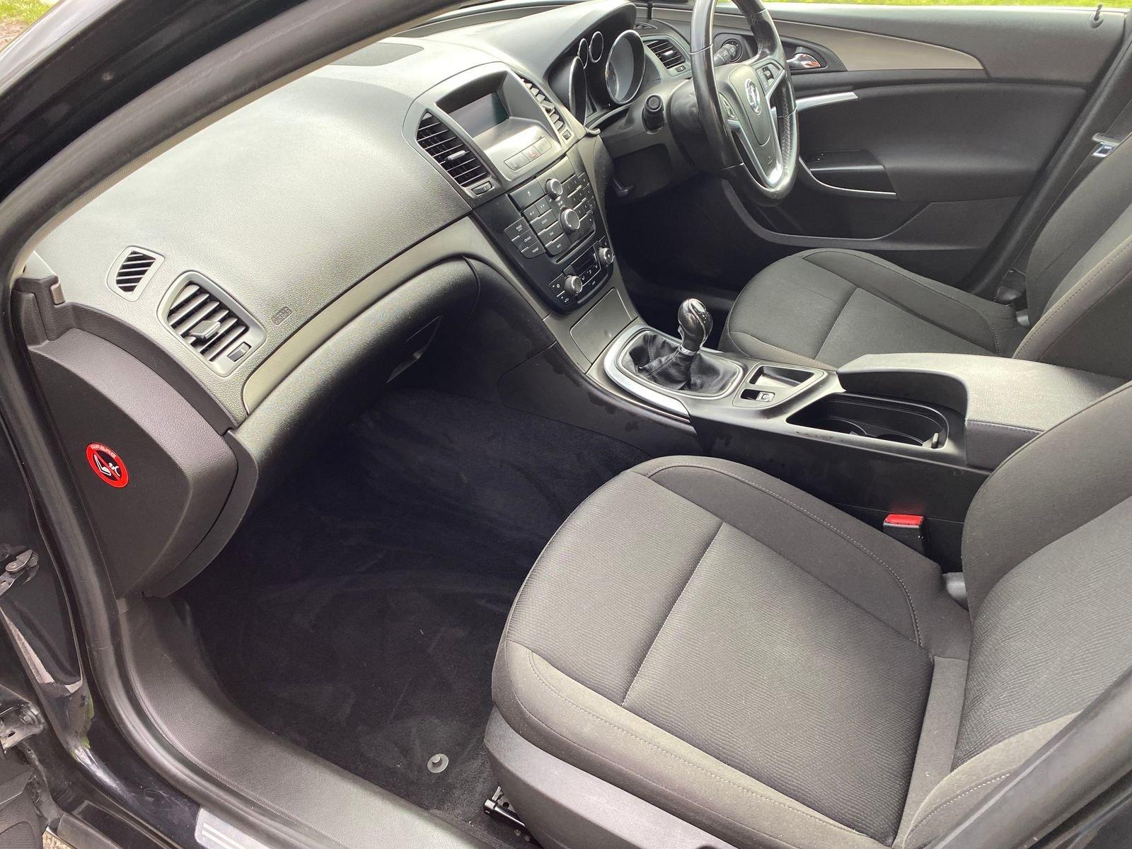 Vauxhall Insignia 2.0L EXCLUSIV CDTI Hatchback 5dr Diesel Manual Euro 5 (128 bhp) 5dr Manual 2025