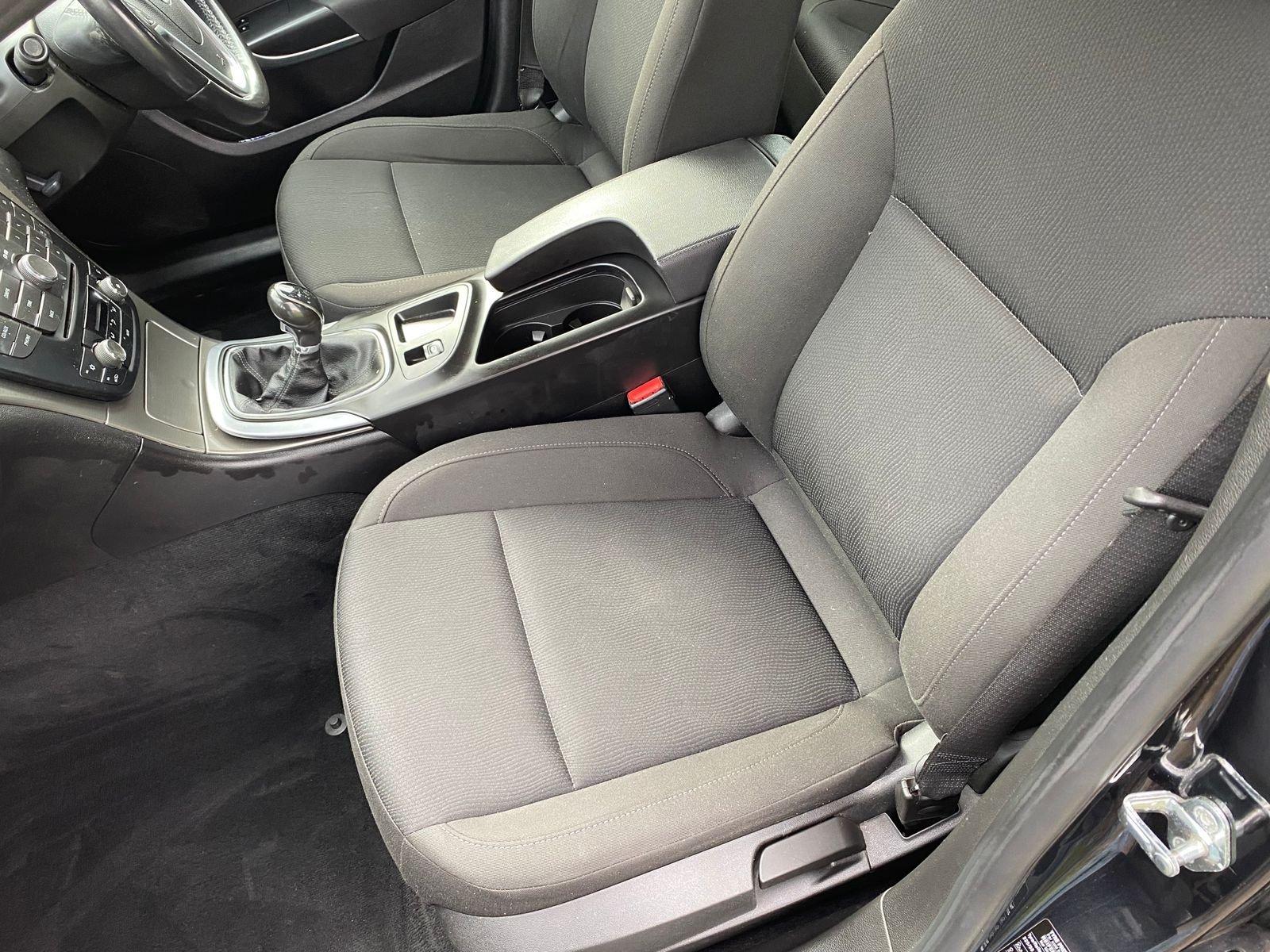 Vauxhall Insignia 2.0L EXCLUSIV CDTI Hatchback 5dr Diesel Manual Euro 5 (128 bhp) 5dr Manual 2025