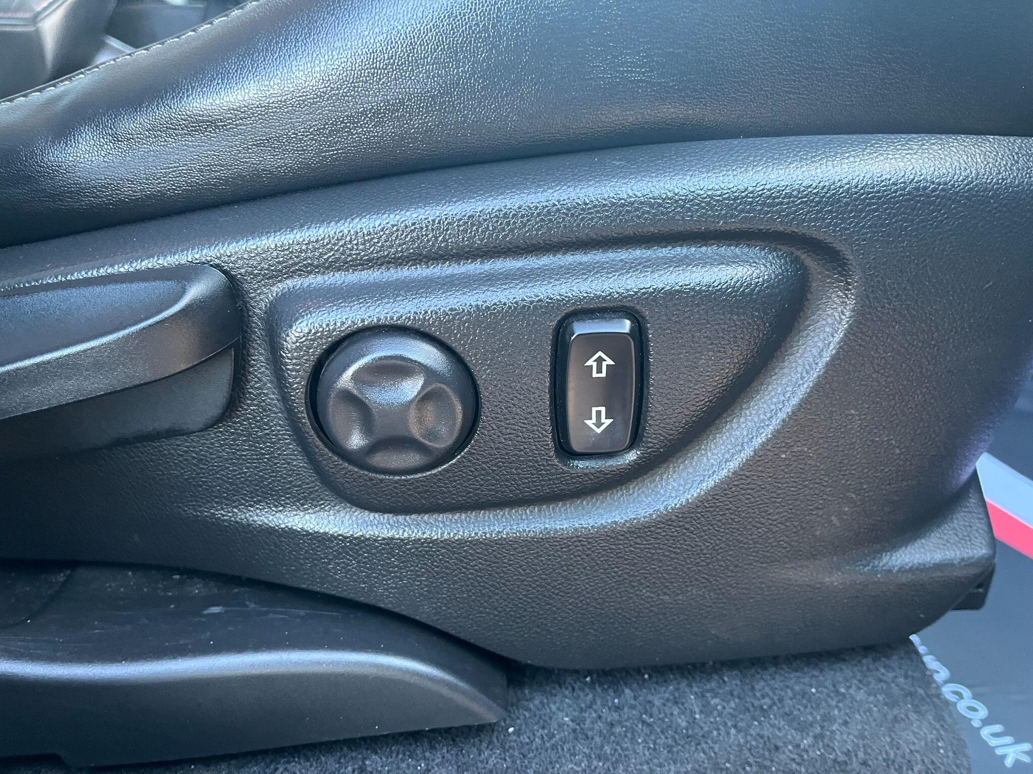 Vauxhall Mokka 1.6 SE 2WD Euro 5 (s/s) 5dr 5dr Manual 2025