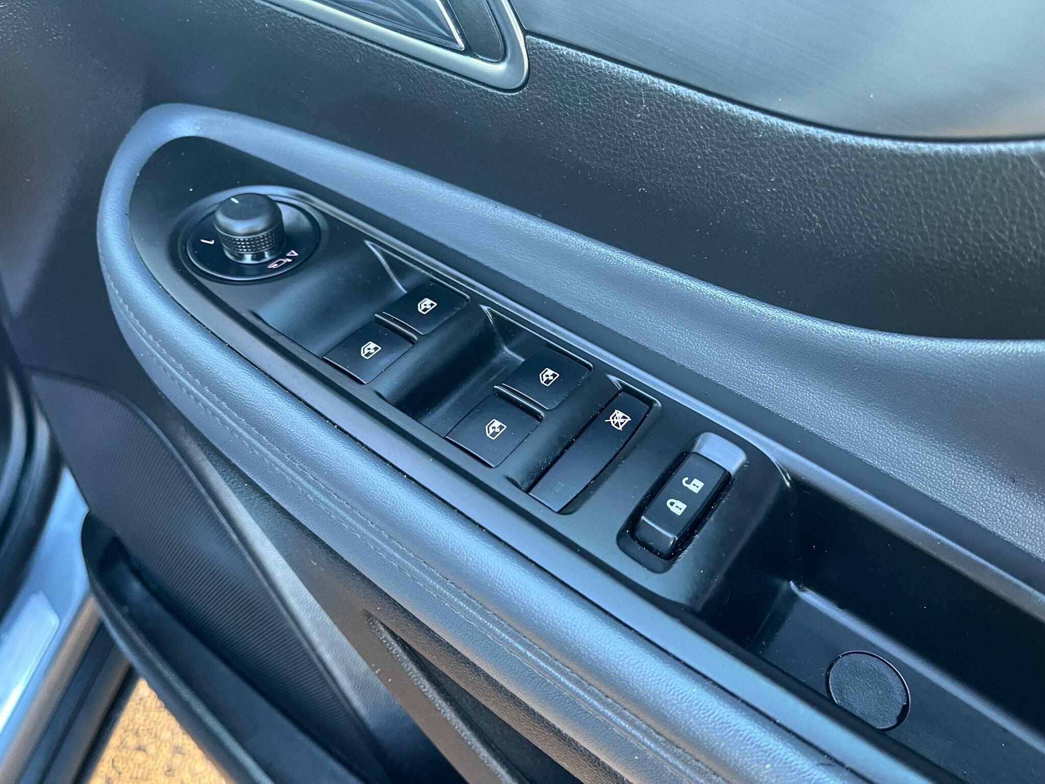 Vauxhall Mokka 1.6 SE 2WD Euro 5 (s/s) 5dr 5dr Manual 2025