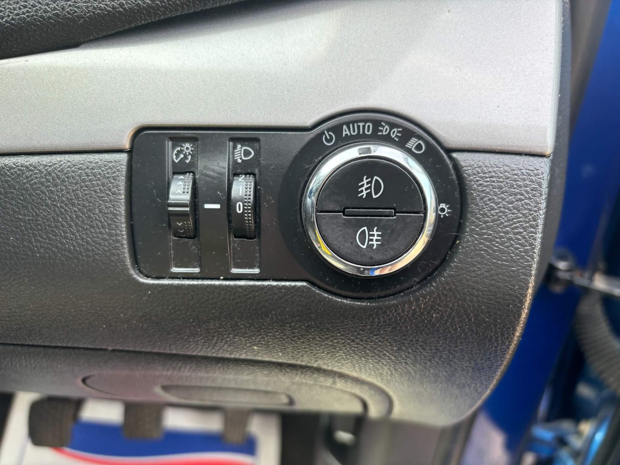 Vauxhall Mokka 1.7 CDTi Tech Line 2WD Euro 5 (s/s) 5dr 5dr Manual 2025