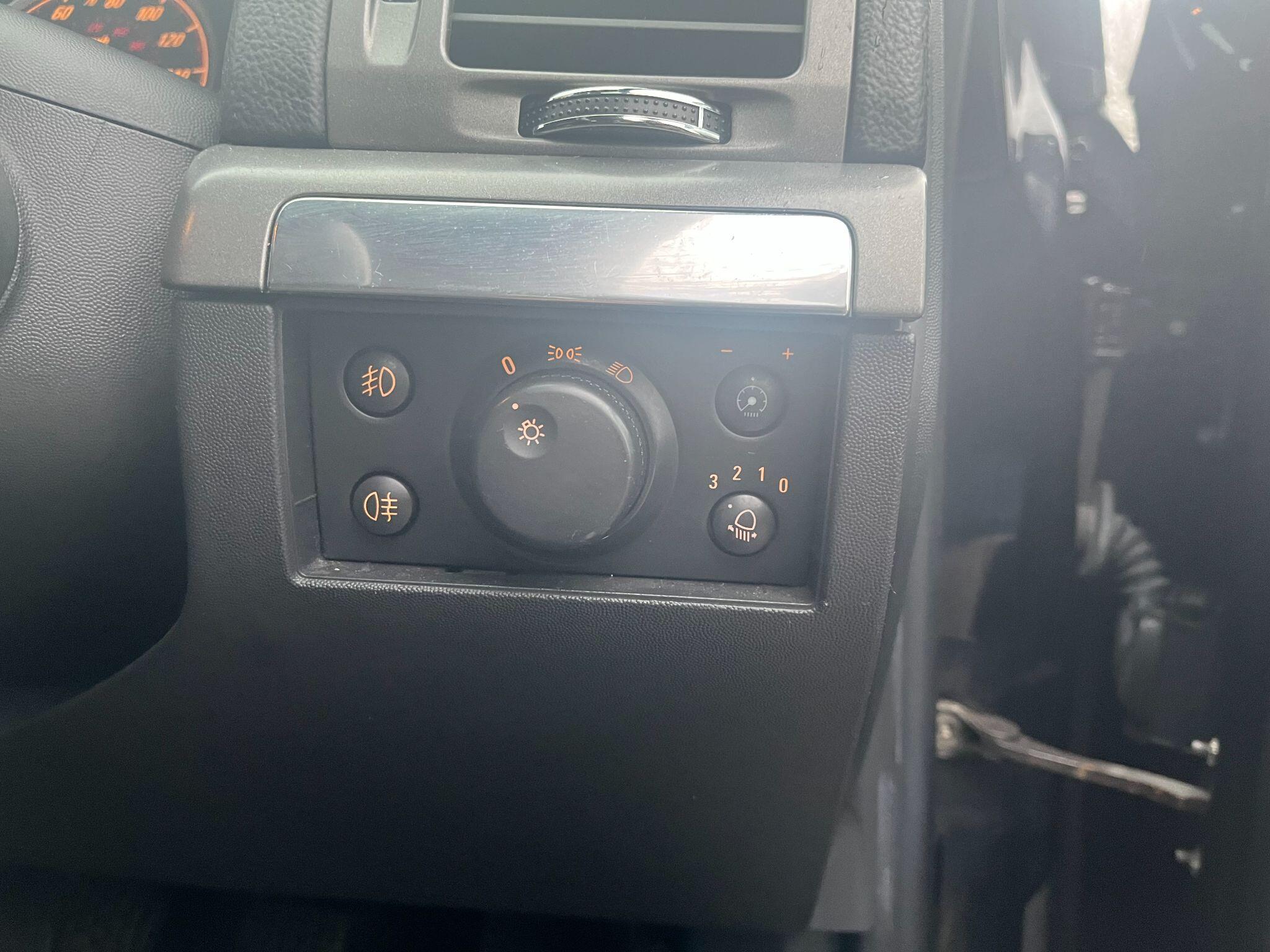 Vauxhall Vectra 1.8 VVT SRi 5dr 5dr Manual 2025