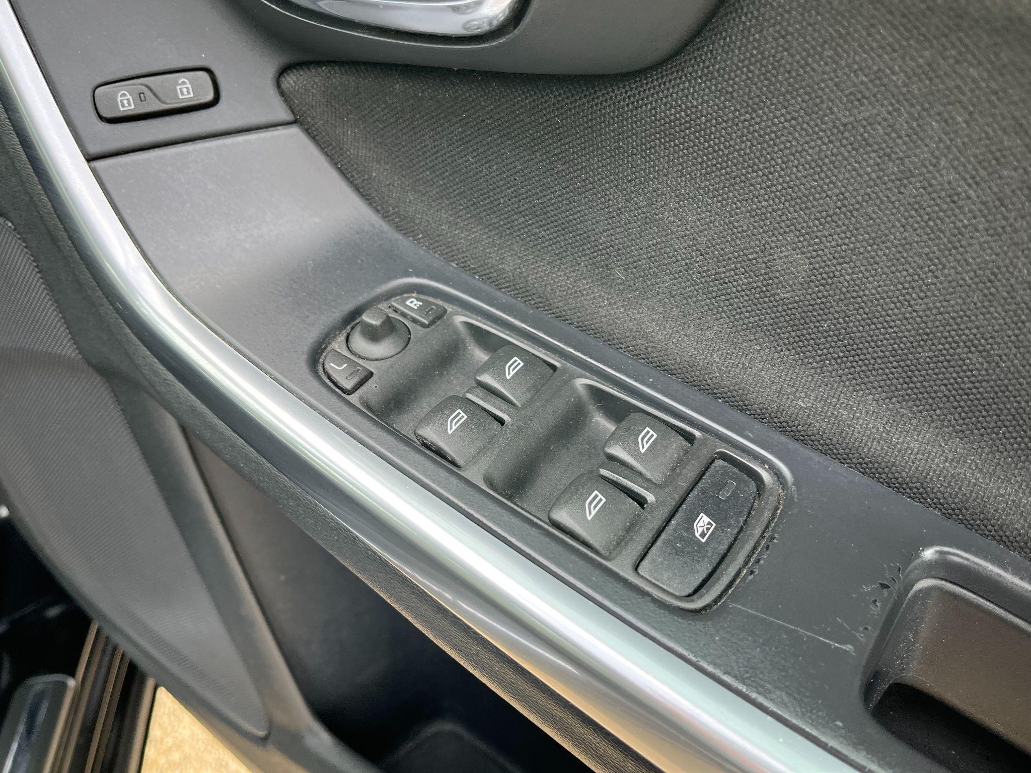 Volvo V60 2.0 D3 ES Nav Euro 5 (s/s) 5dr 5dr Manual 2025